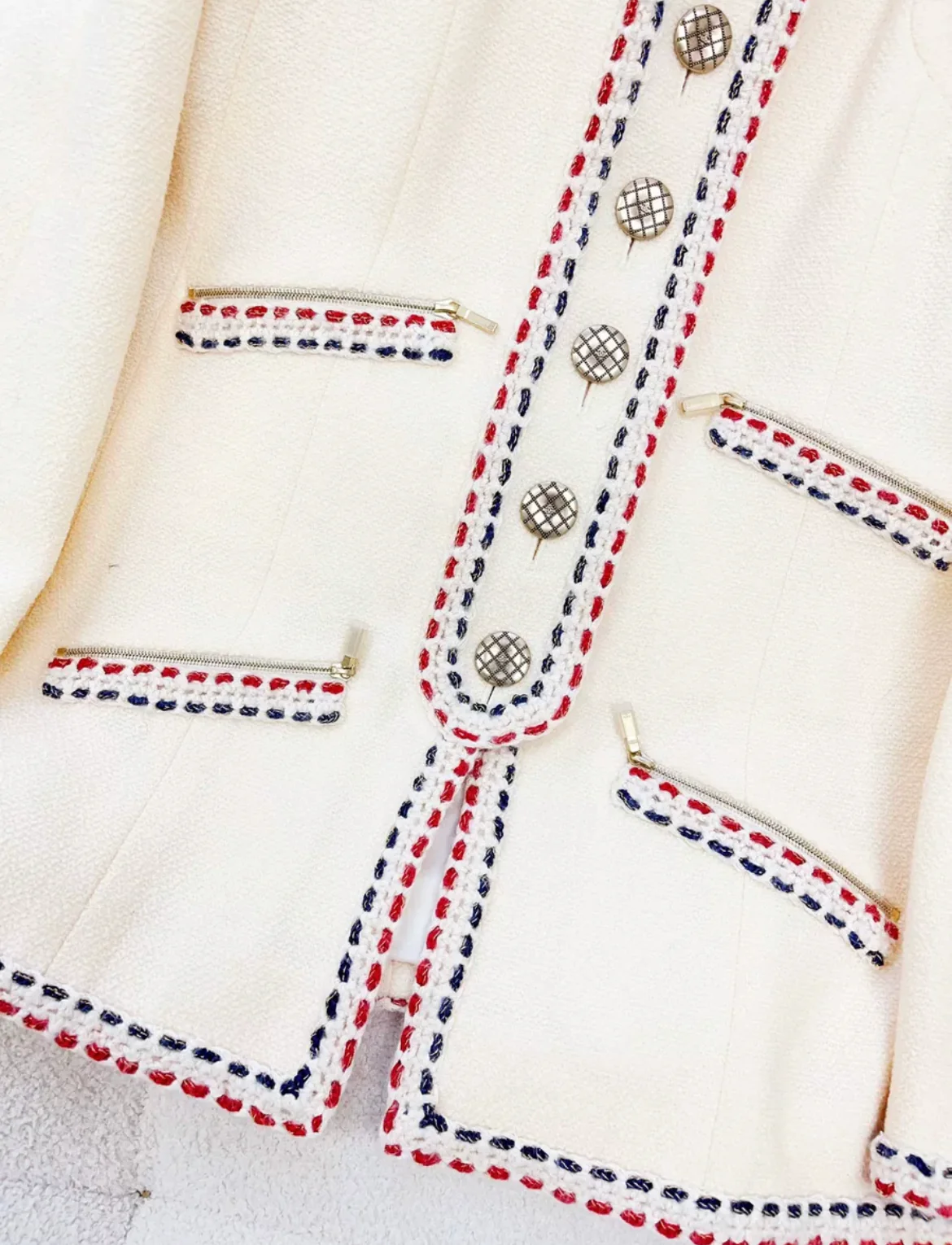 CHANEL 18B Hamburg Ivory Navy Red Tricolor Wool Braid Trim Jacket size 38 - Image 3