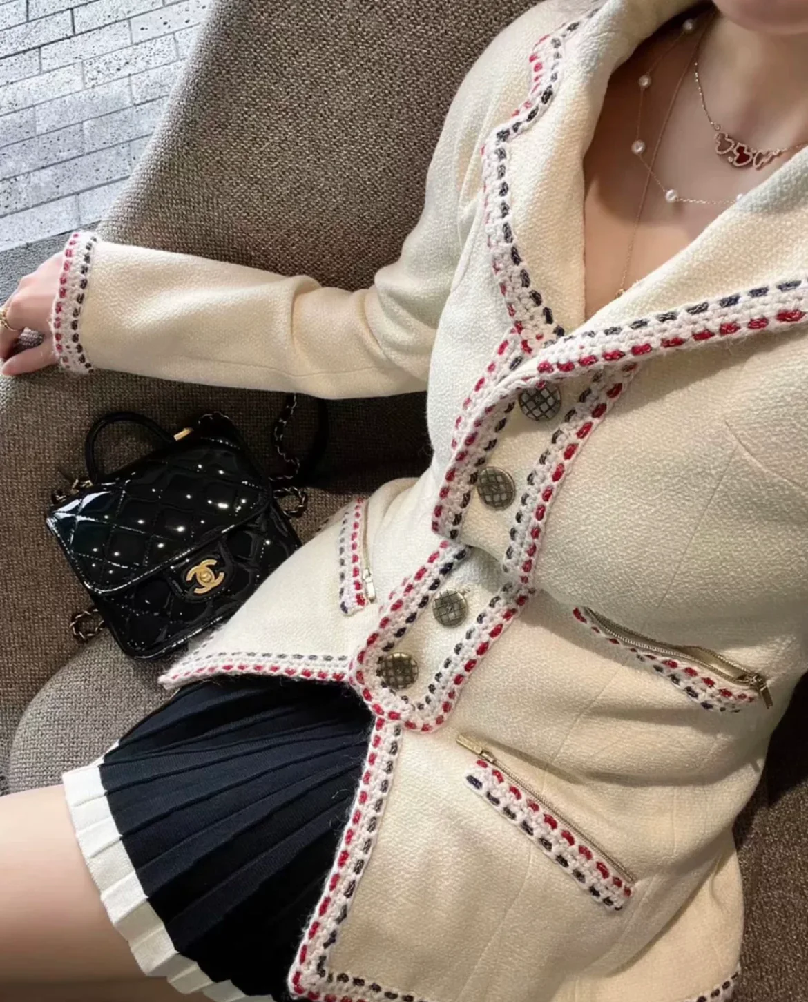 CHANEL 18B Hamburg Ivory Navy Red Tricolor Wool Braid Trim Jacket size 38 - Image 4