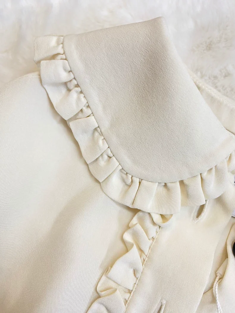 Chanel 18B ecru ruffled collar shirt - Image 3