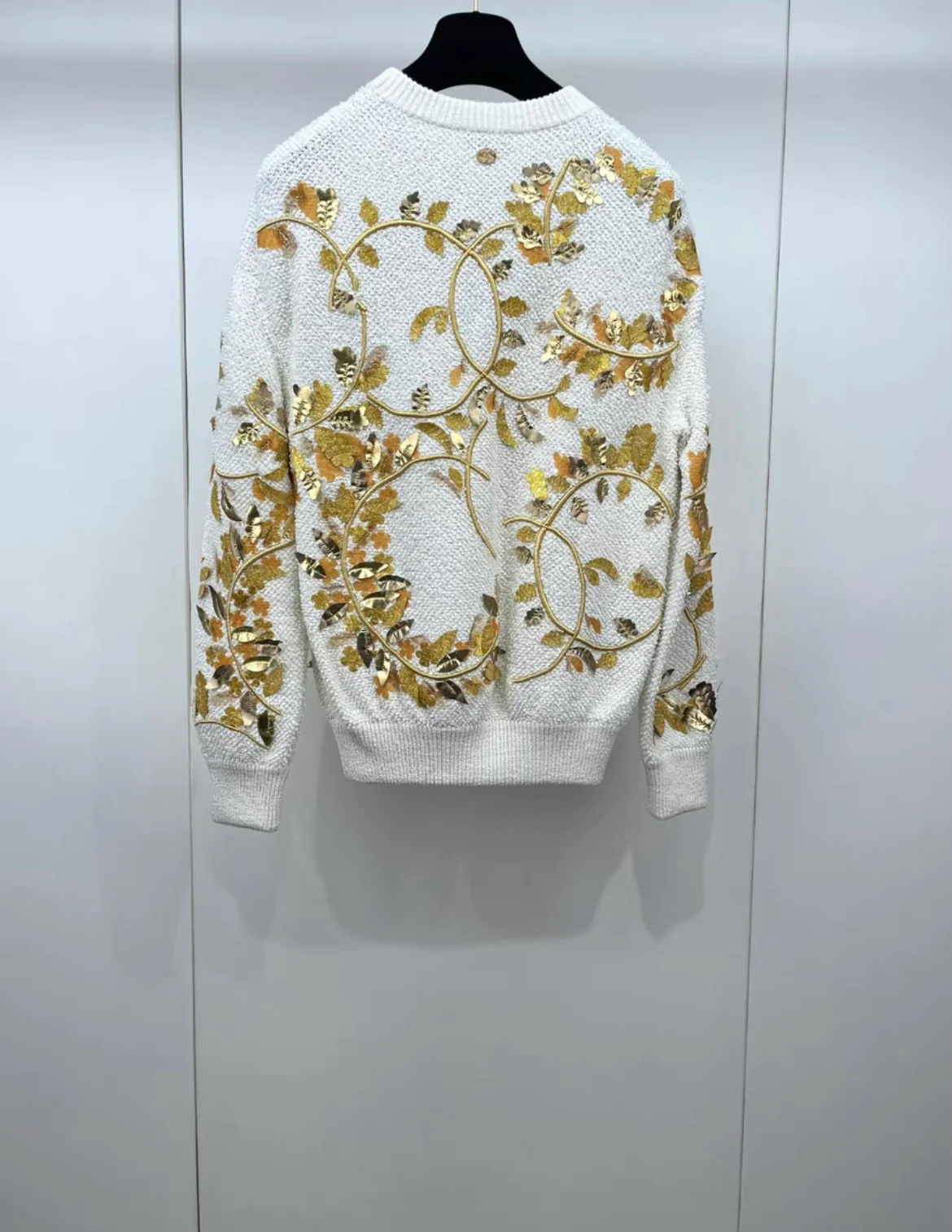 Chanel 18C Ecru/Gold pullover size 34 - Image 3