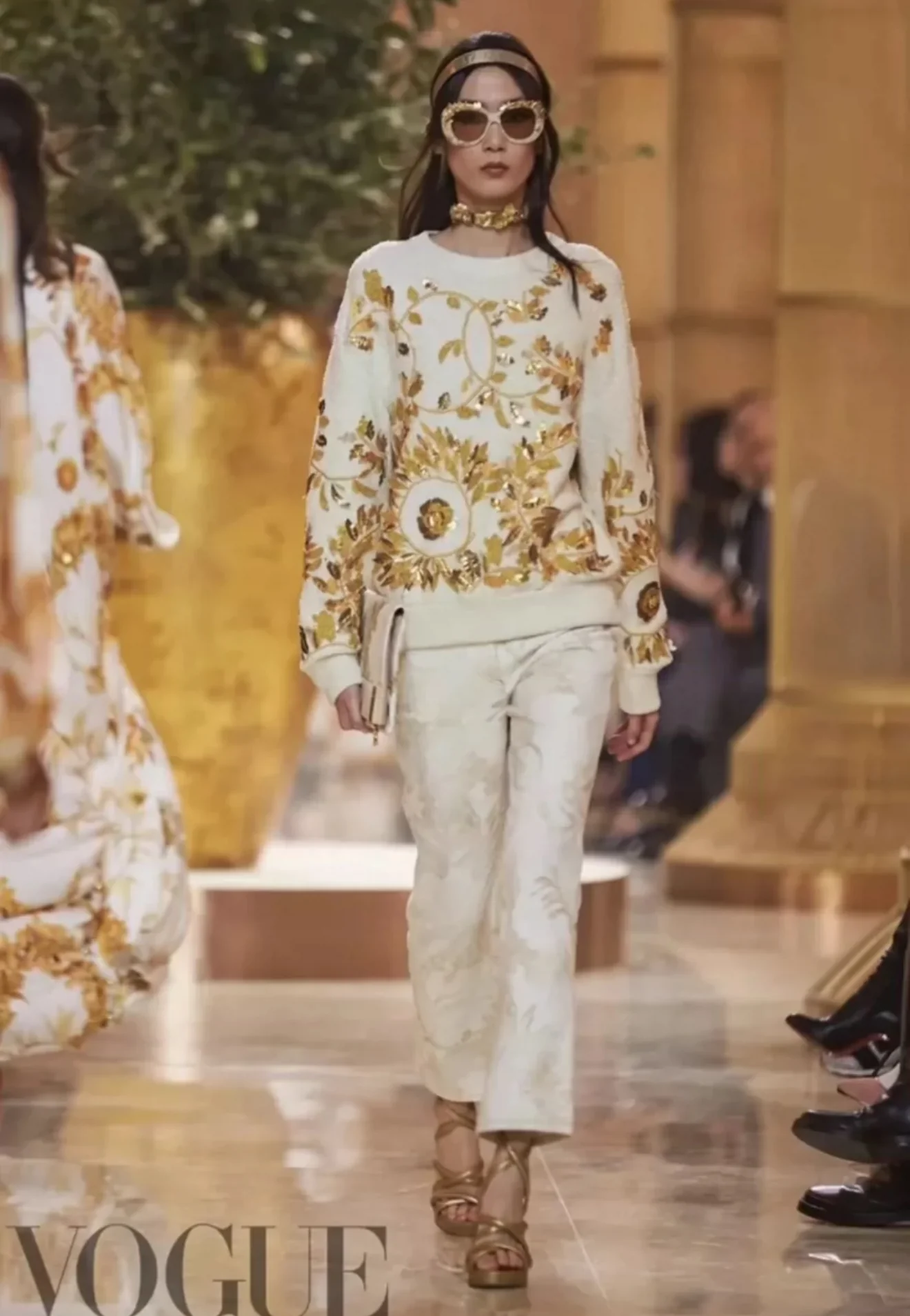 Chanel 18C Greek series white washed distressed printed jeans - Image 4