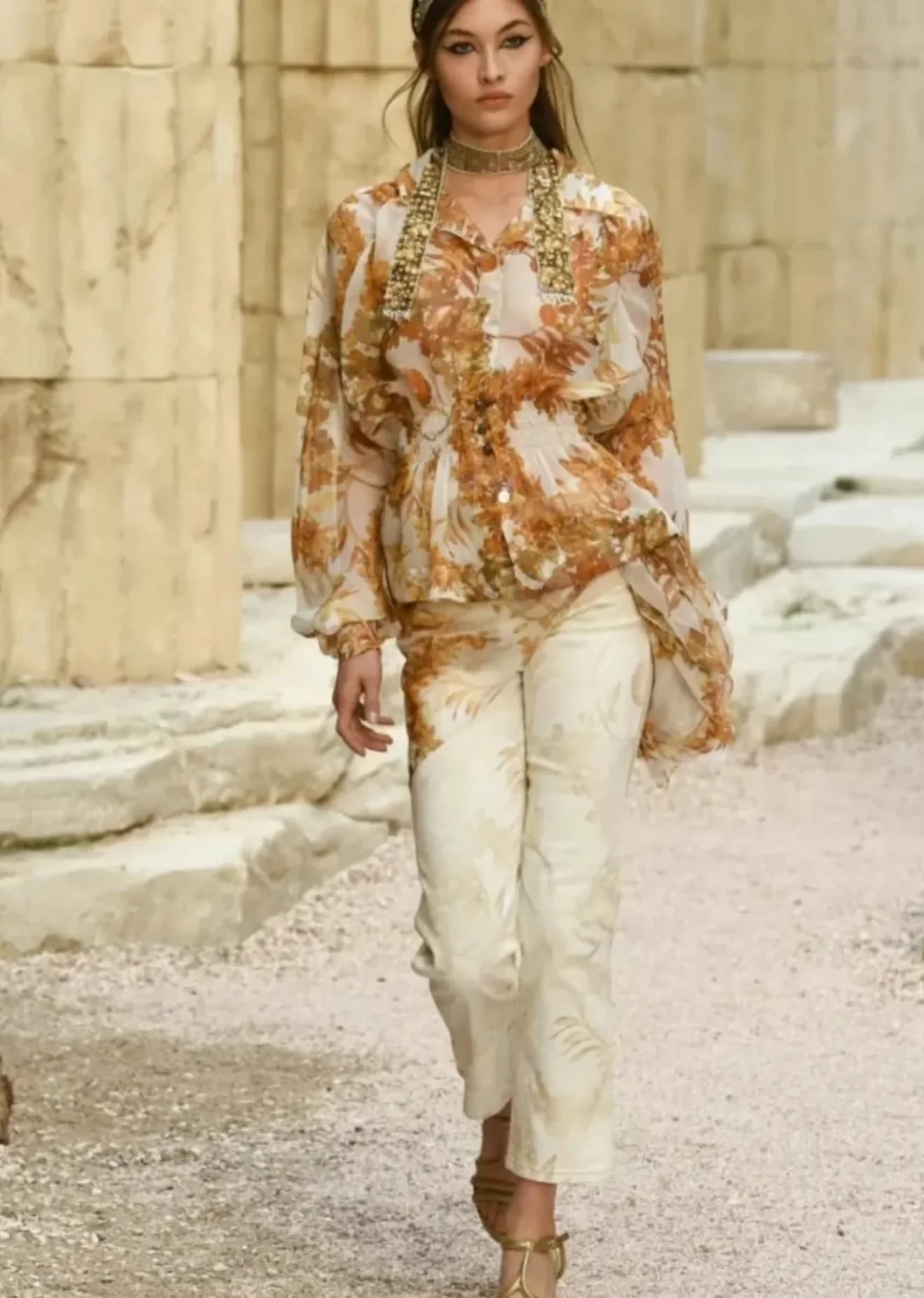 Chanel 18C Greek series white washed distressed printed jeans - Image 5