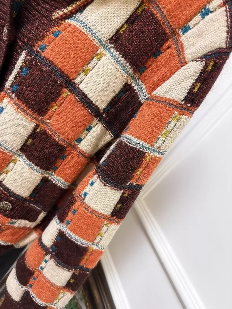 Chanel 18c Khaki and Orange Check cardigan - Image 5
