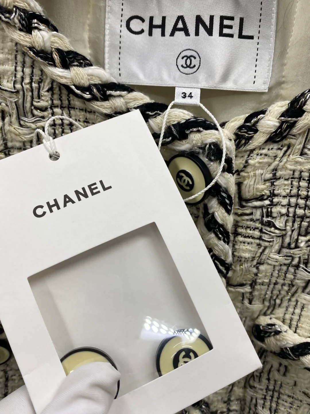 Chanel 18C tweed jacket - Image 3