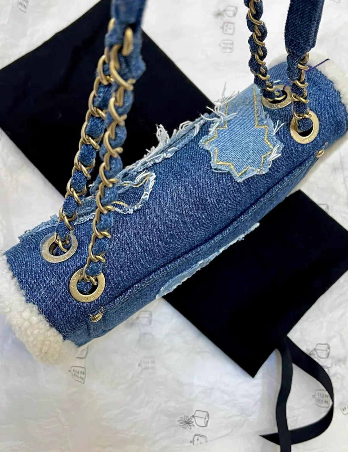 Chanel 19 Paris-Egypt Blue Denim & Shearling Hieroglyph Flap Medium - Image 4