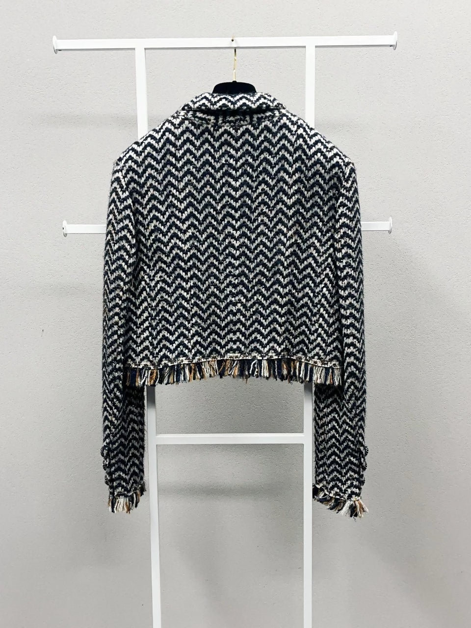 Chanel 19N black & white Tweed Jacket - Image 2