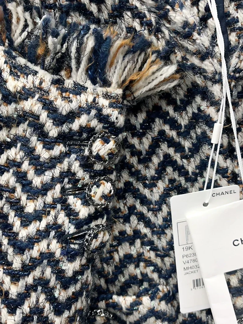 Chanel 19N black & white Tweed Jacket - Image 3