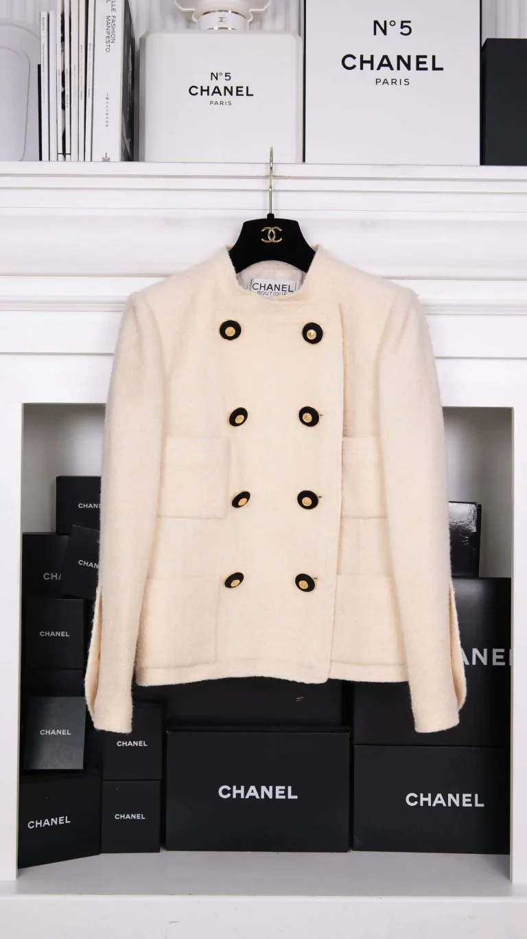 Chanel 1988 Off-White Black and Gold Jacket and Skirt Set - Image 2