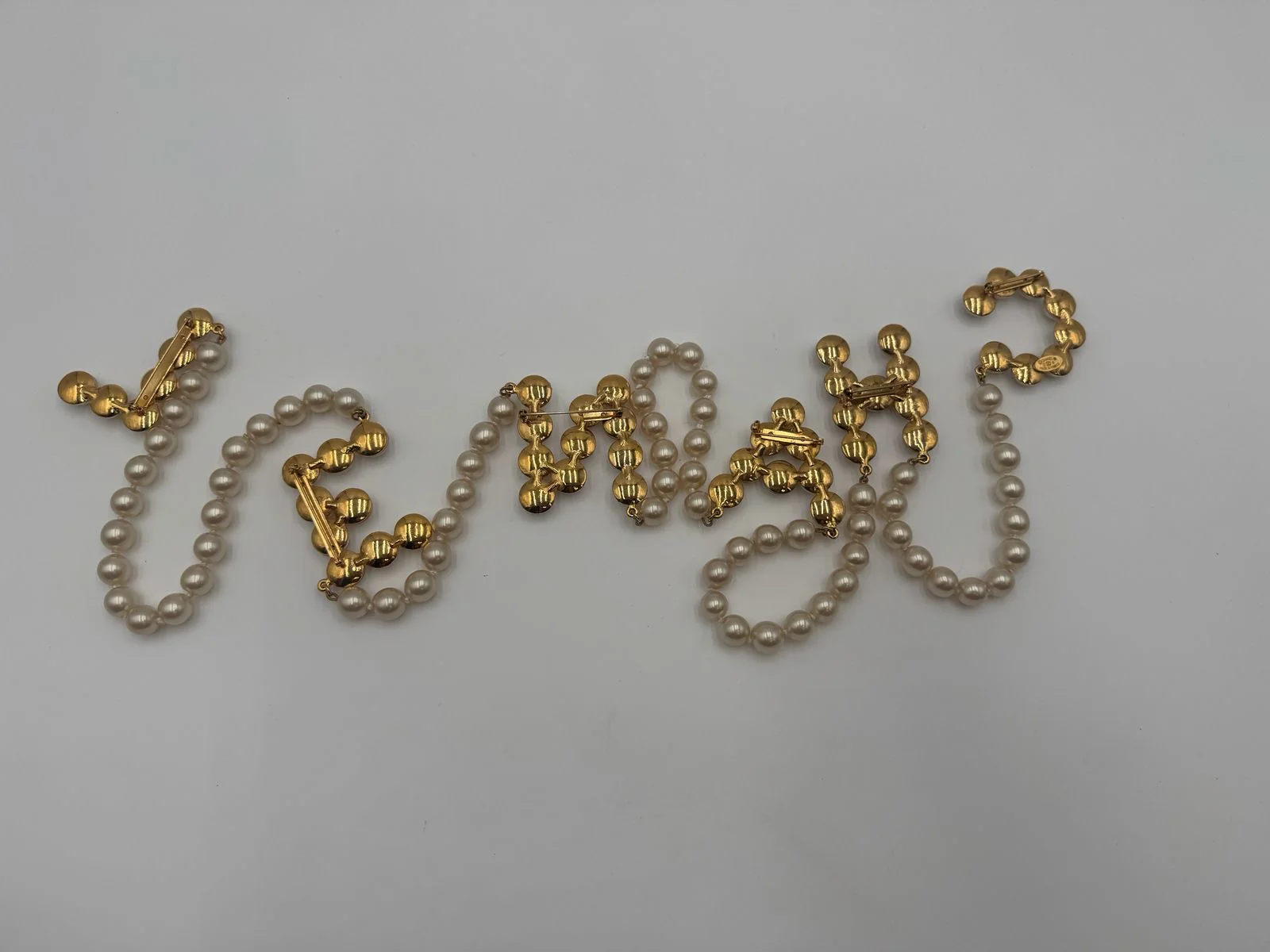 Chanel 1991 pearl letter brooch - Rare - Image 5