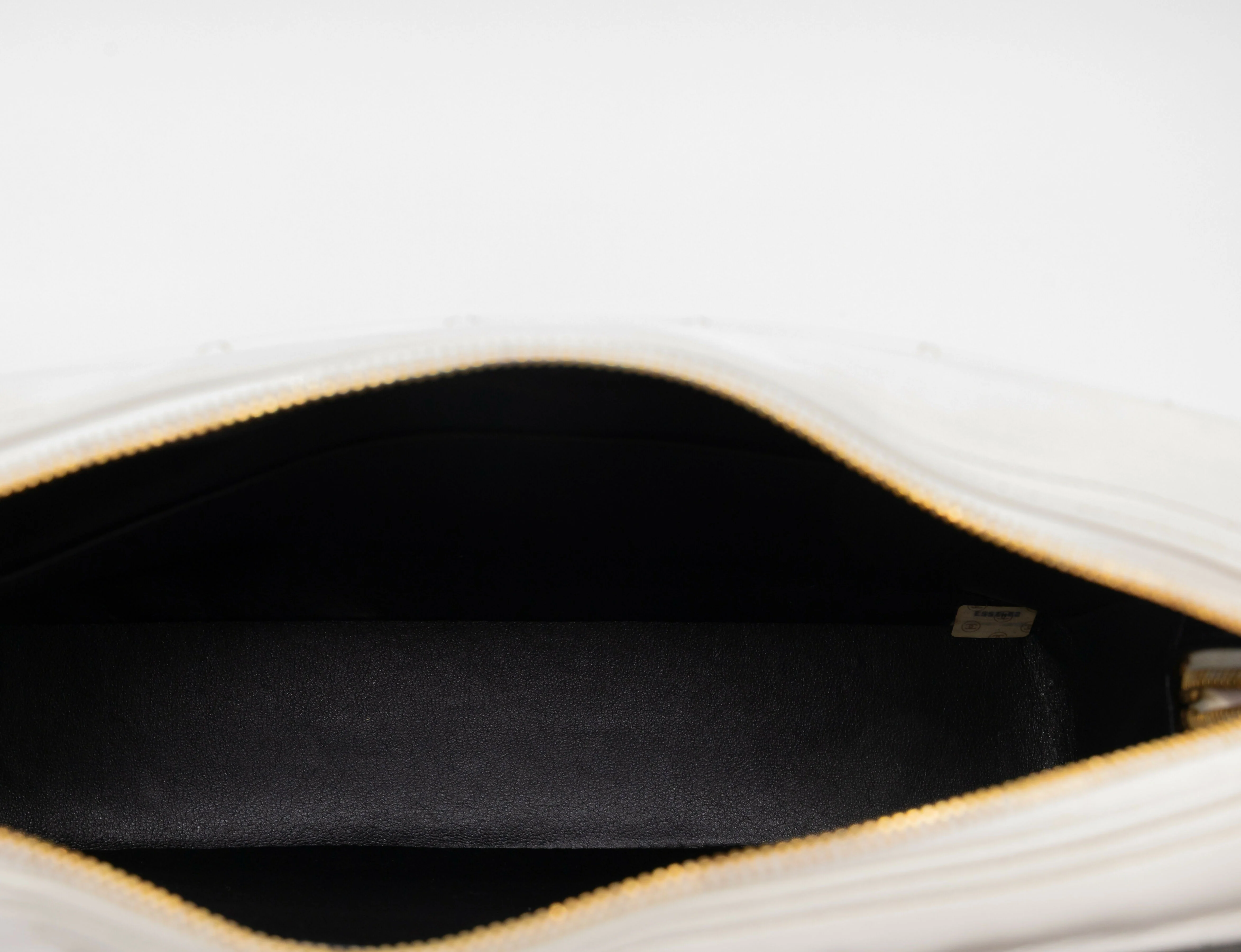 Chanel 1991 Vintage Black & White Shoulder Bag - Image 12