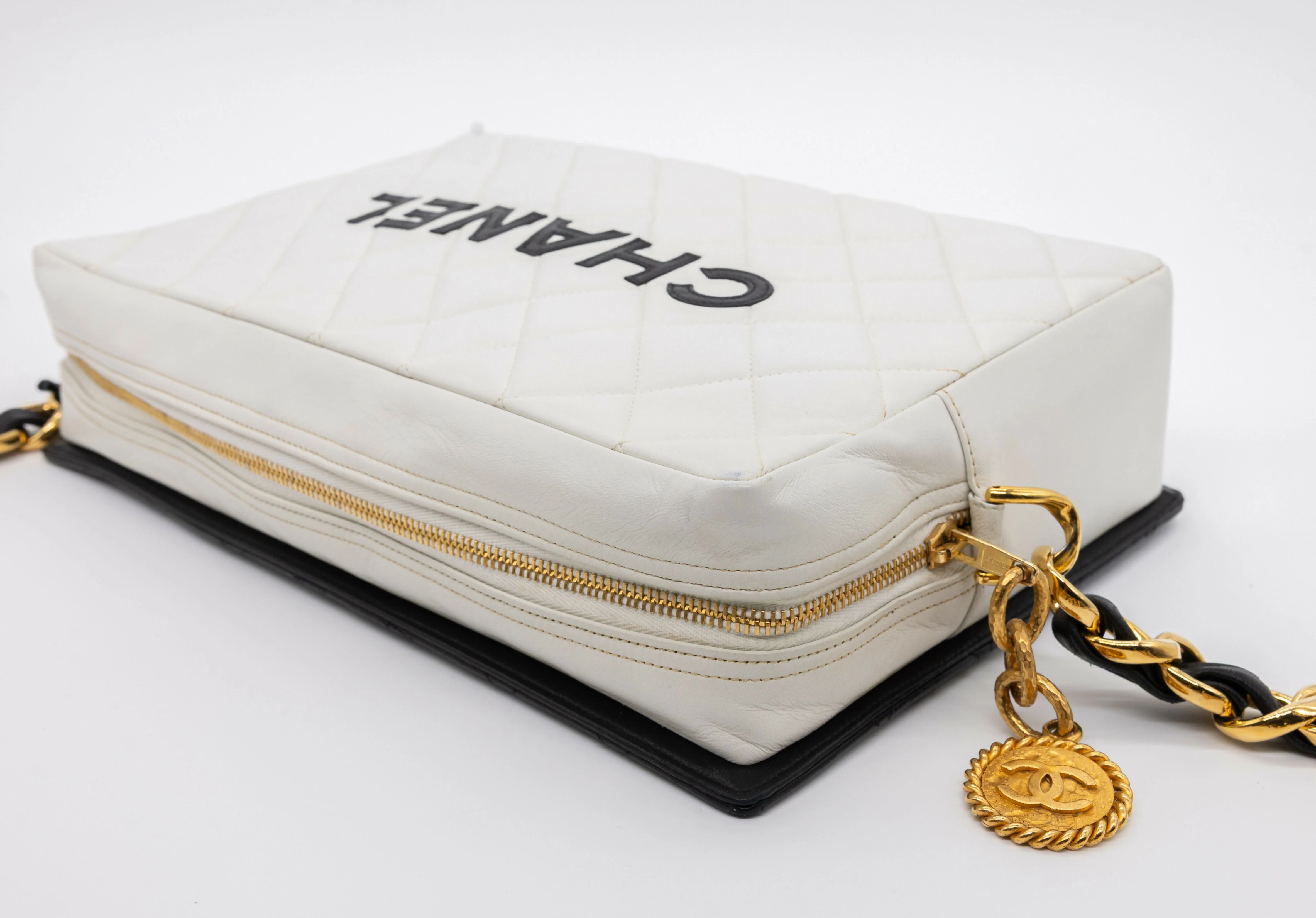 Chanel 1991 Vintage Black & White Shoulder Bag - Image 4