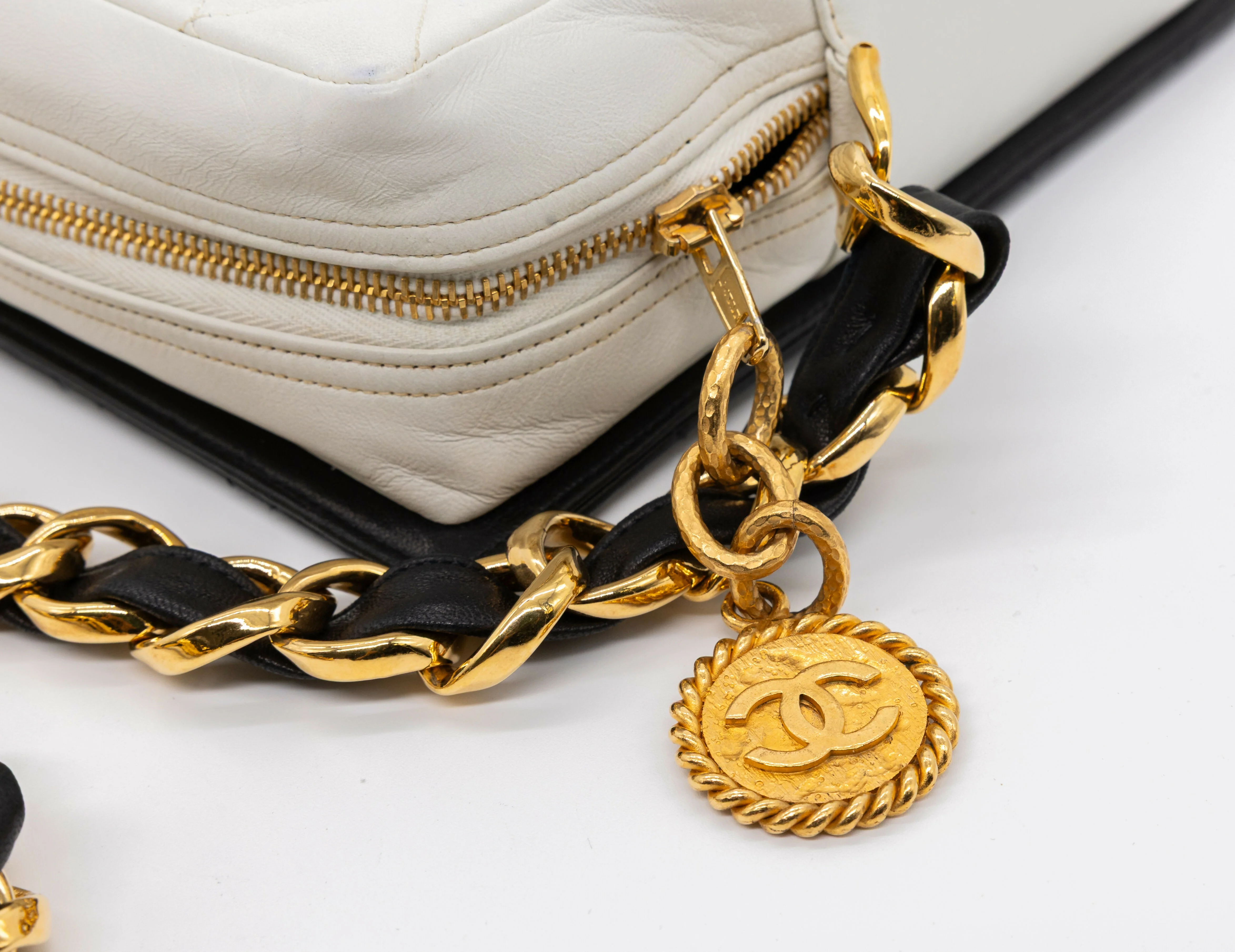 Chanel 1991 Vintage Black & White Shoulder Bag - Image 6