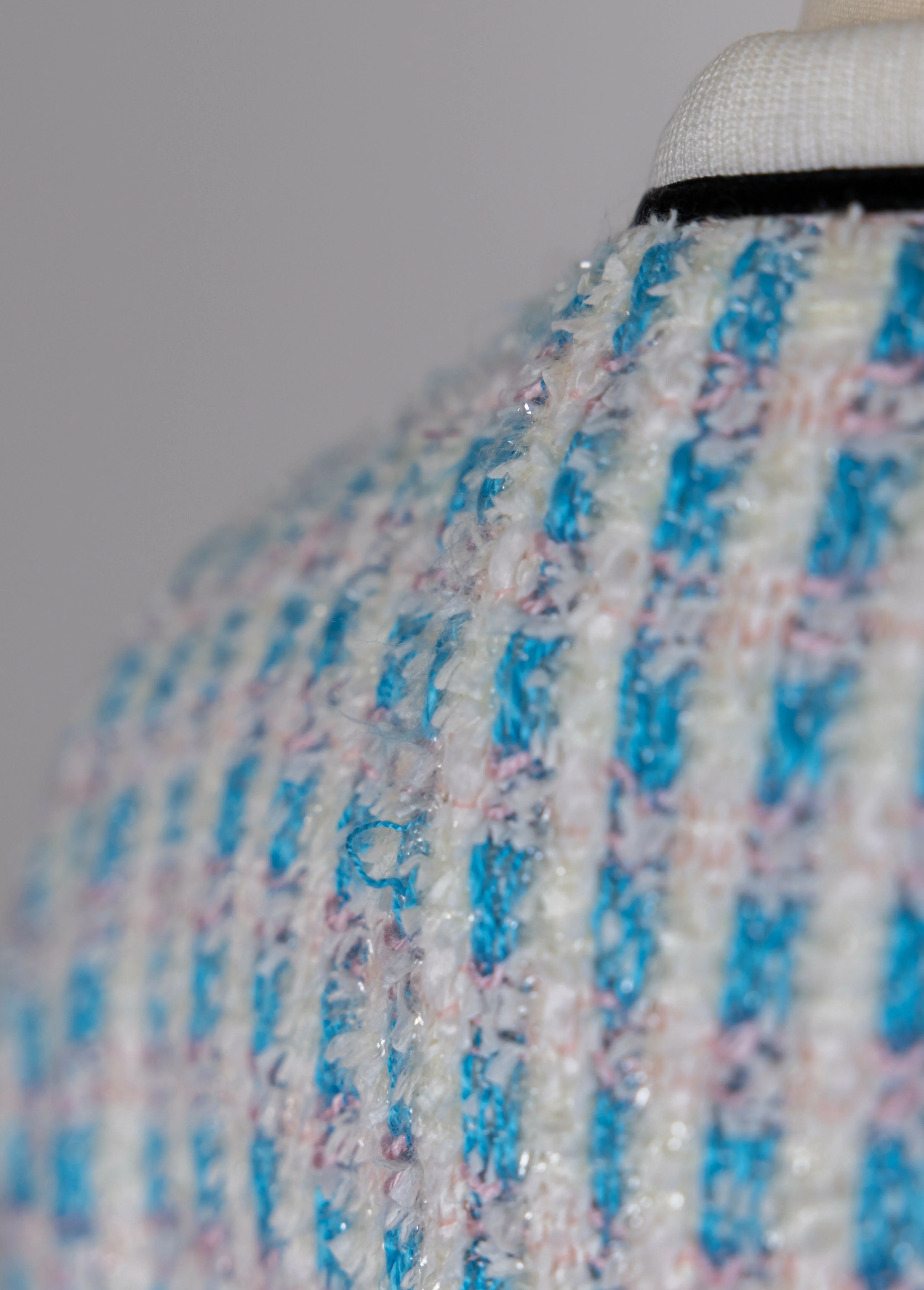 Chanel 1992 Spring/Summer Vintage Blue Tweed Skirt Set - Image 11
