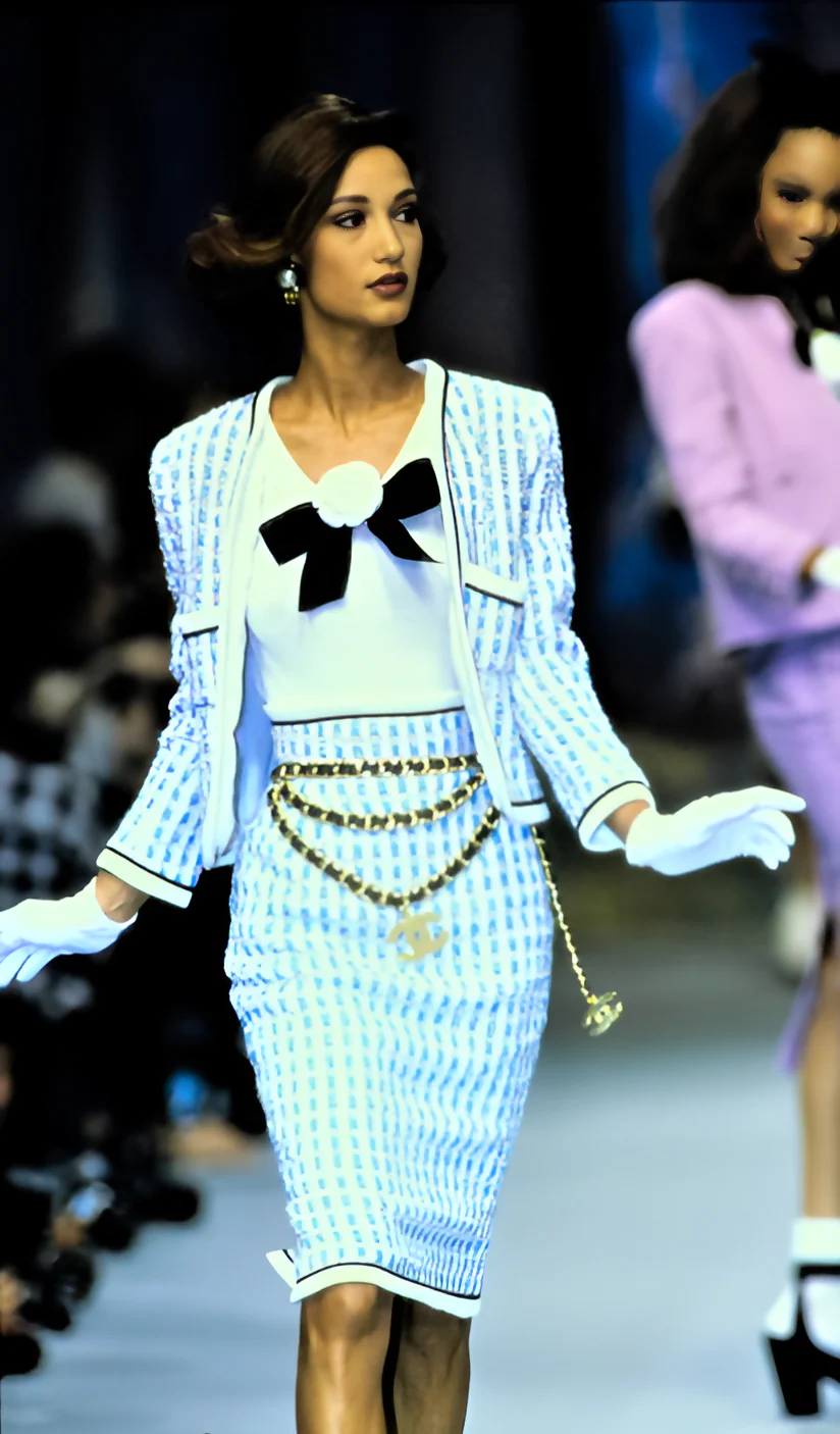 Chanel 1992 Spring/Summer Vintage Blue Tweed Skirt Set - Image 2