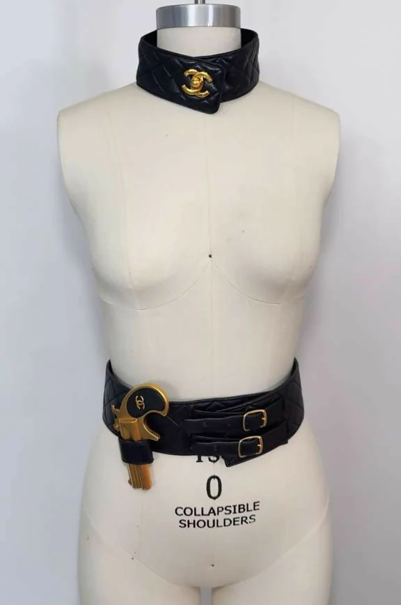 Chanel 1992 Vintage Black Leather Turnlock Choker - Image 3