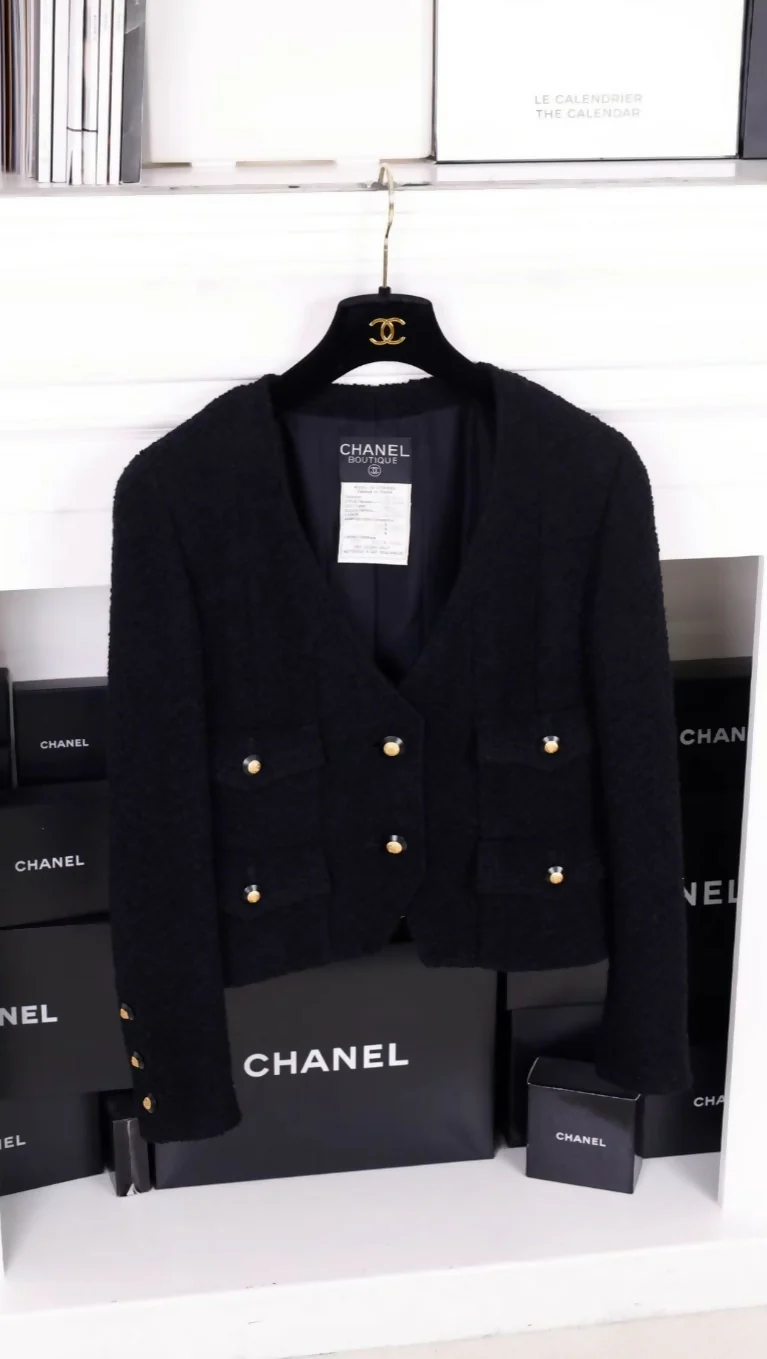 Chanel 1993 Black Wool Four-Pocket Cropped Jacket with Black and Gold Buttons. - Image 3