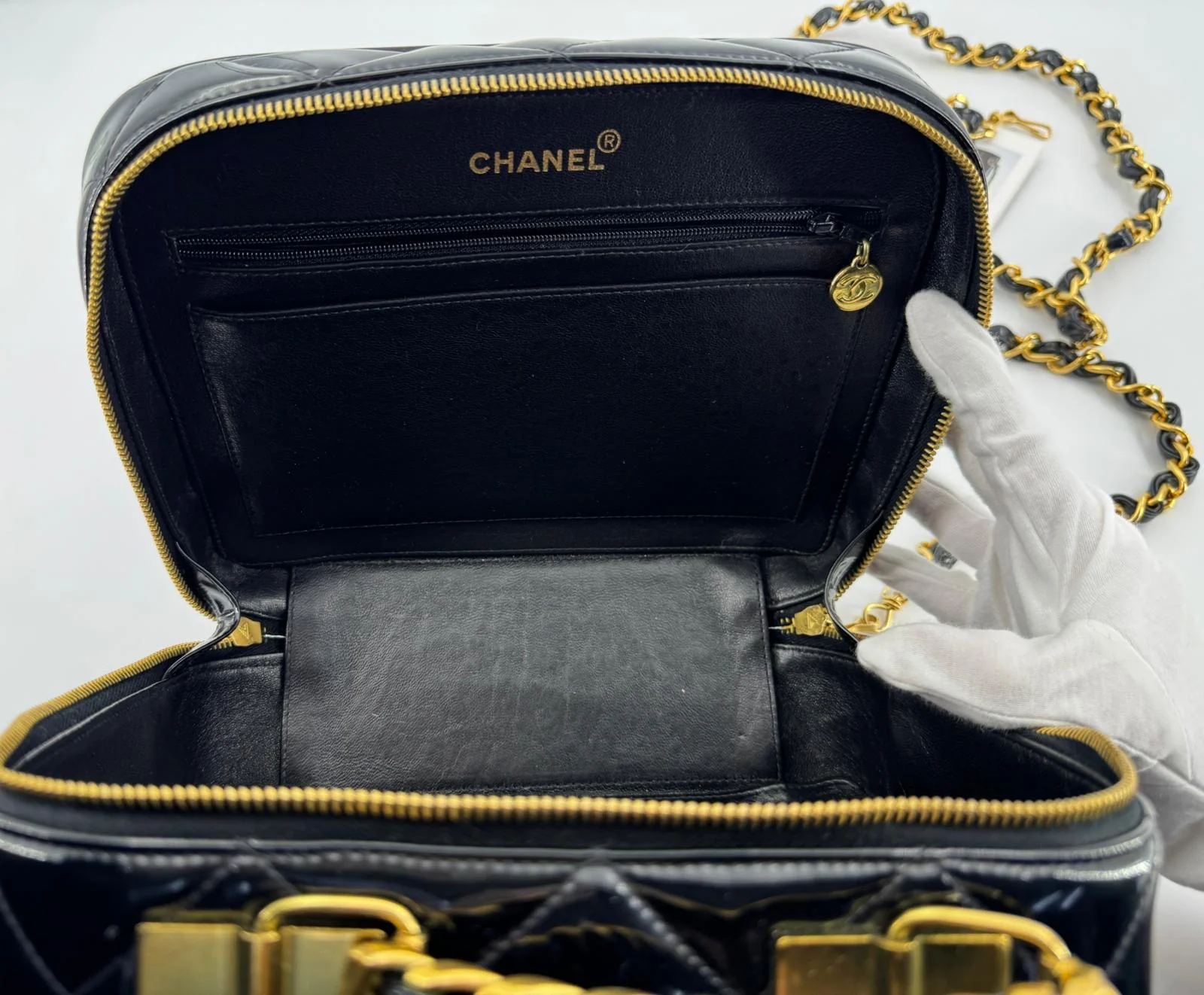 Chanel 1994-96 Black Patent Leather Large Vanity Case - Image 28
