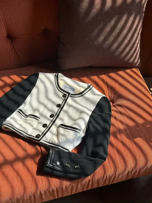 Chanel 1995 Black & White Cropped Jacket - Image 7