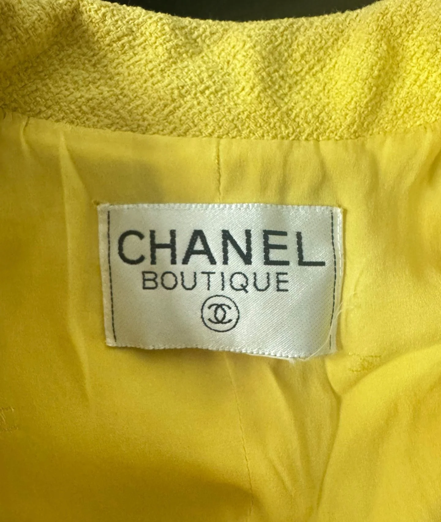 Chanel 1995 yellow jacket Barbie collection - Image 2