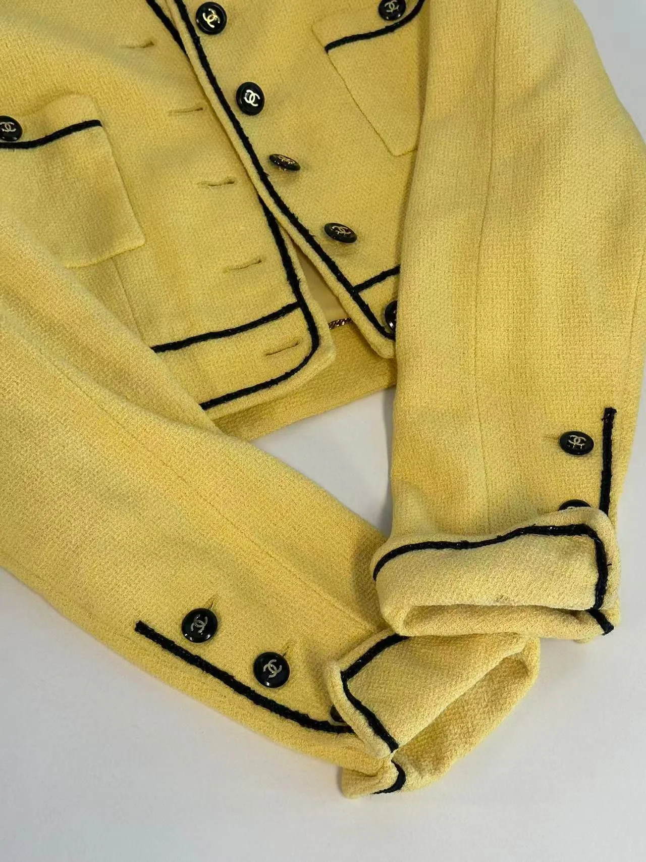 Chanel 1995 yellow jacket Barbie collection - Image 3