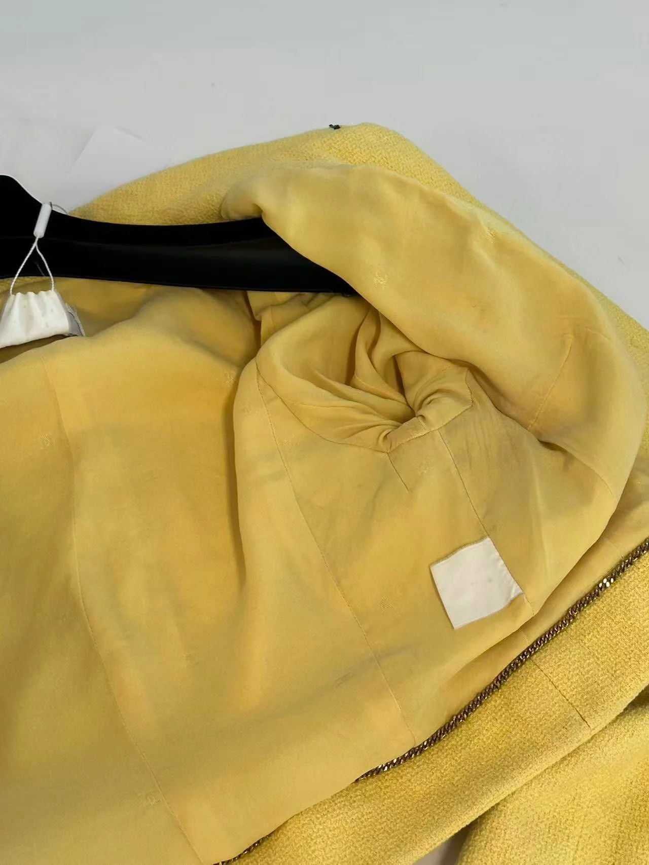 Chanel 1995 yellow jacket Barbie collection - Image 4