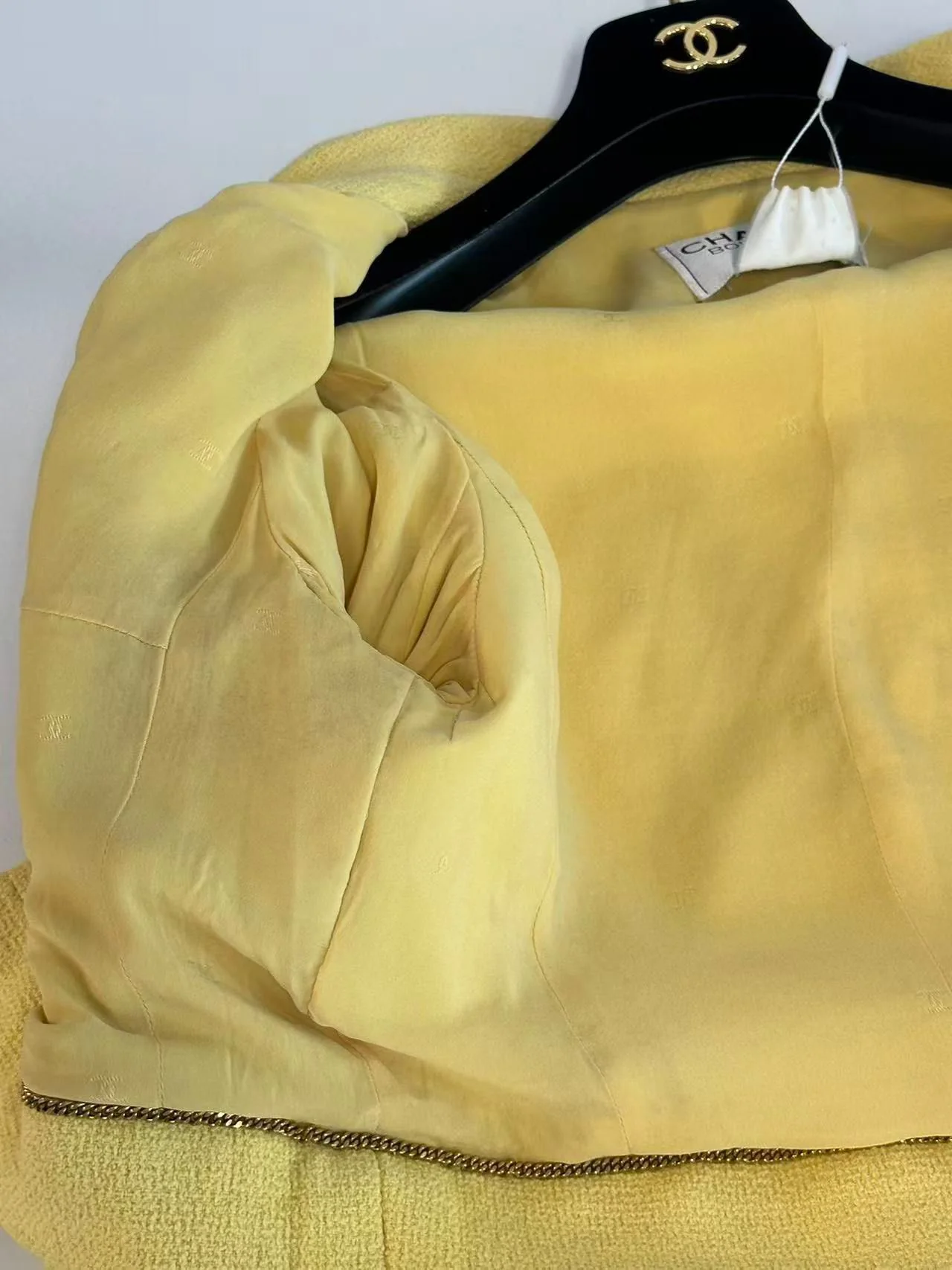 Chanel 1995 yellow jacket Barbie collection - Image 5