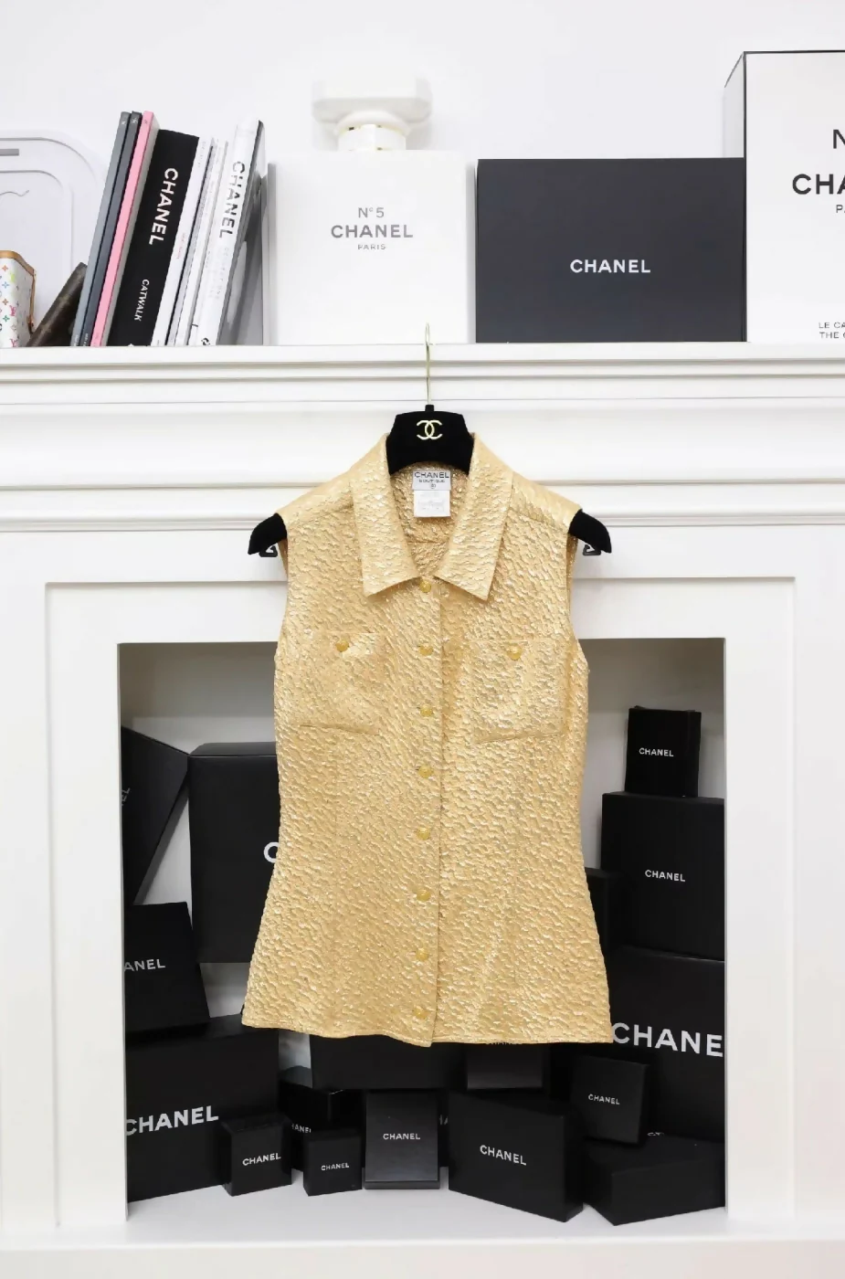 Chanel 1996 gold tweed Jacket, Skirt, and Vest Three-Piece set - Image 3