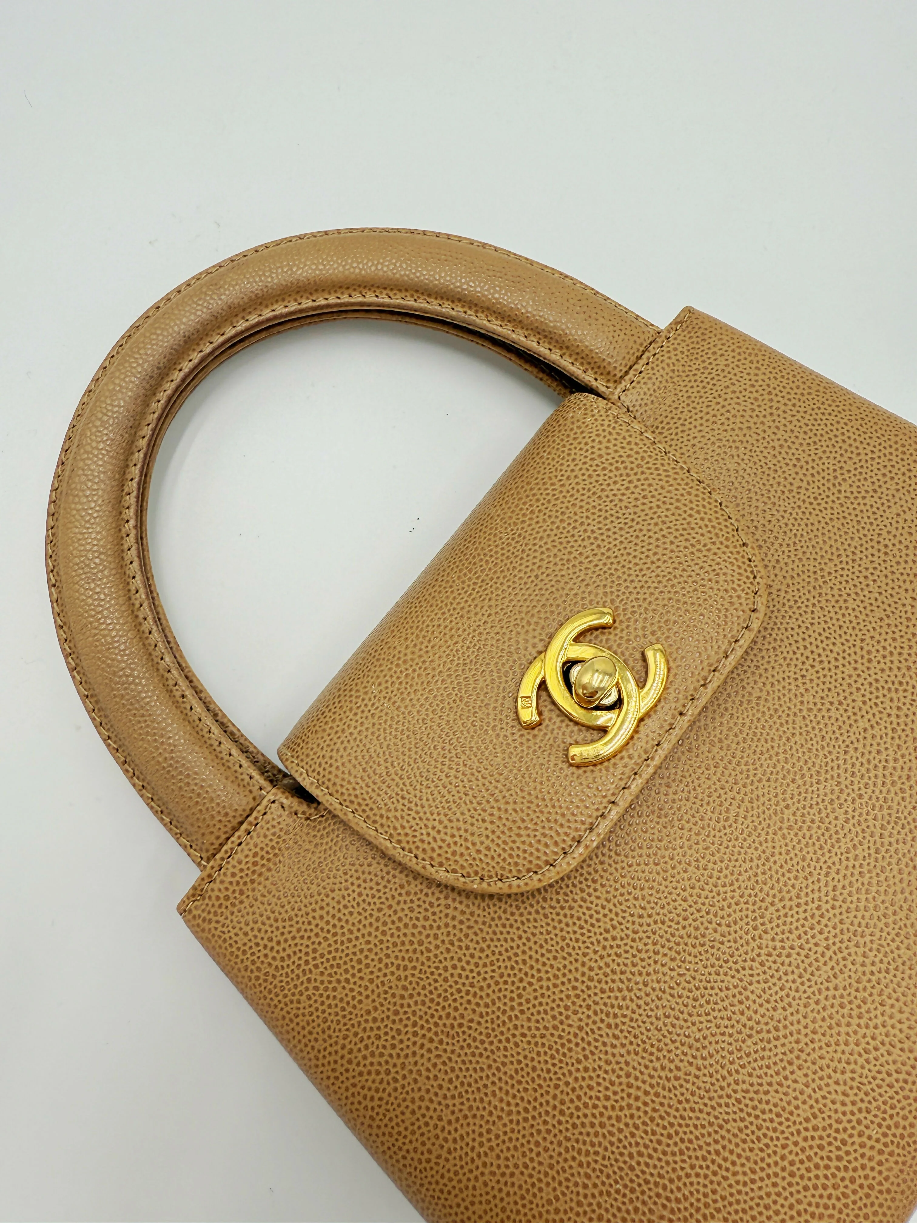 Chanel 1998 Series 5 Vintage Beige Caviar Leather Micro Kelly Bag - Image 3