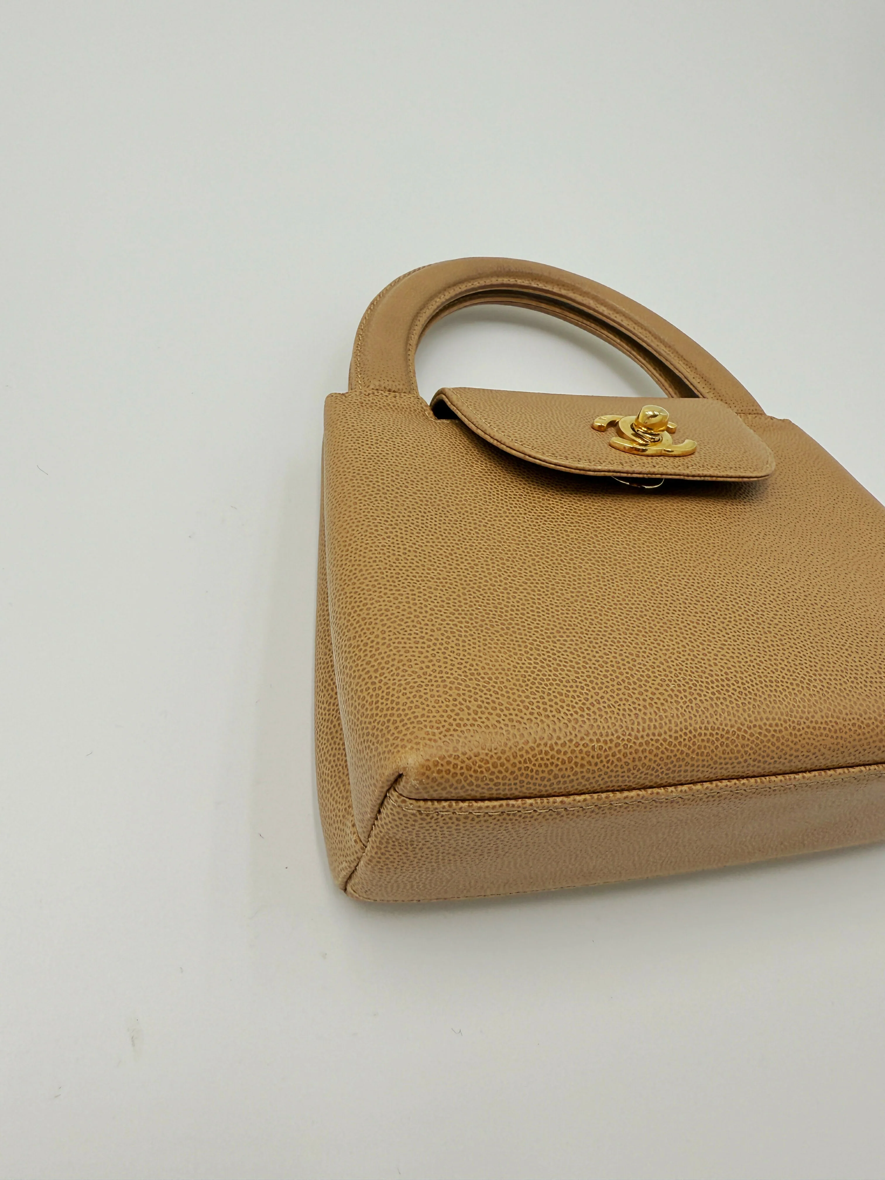 Chanel 1998 Series 5 Vintage Beige Caviar Leather Micro Kelly Bag - Image 4