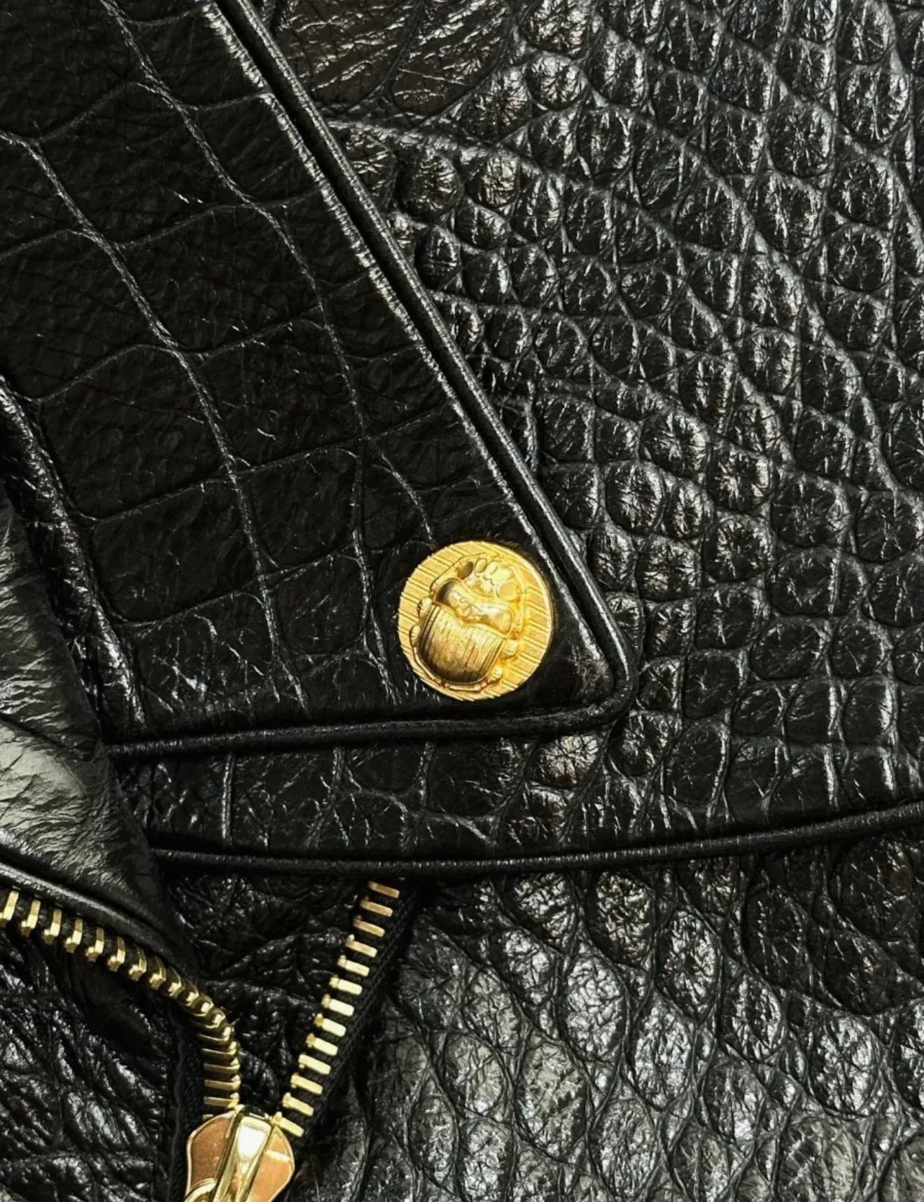 Chanel 19A Black Crocodile Leather Jacket - Image 4