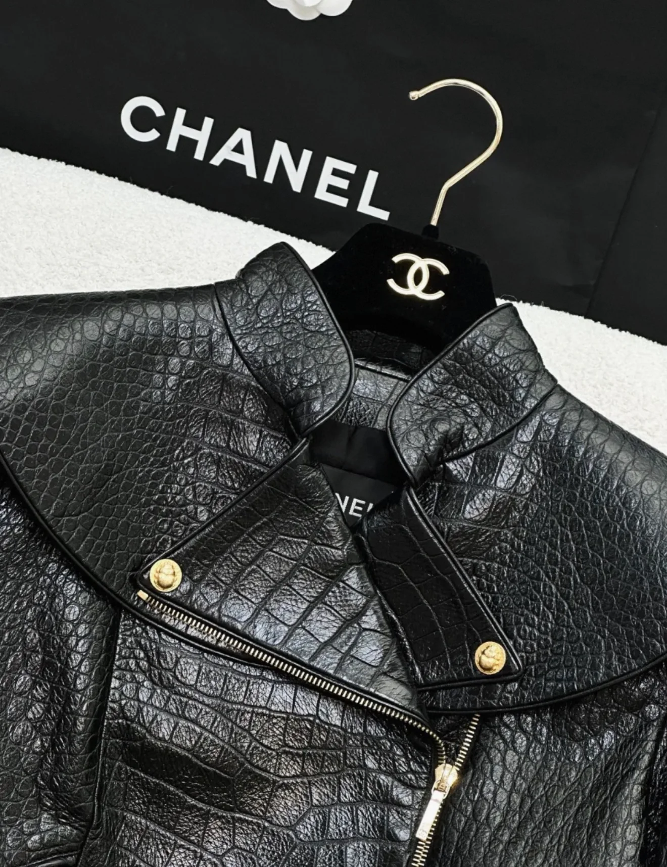 Chanel 19A Black Crocodile Leather Jacket - Image 5