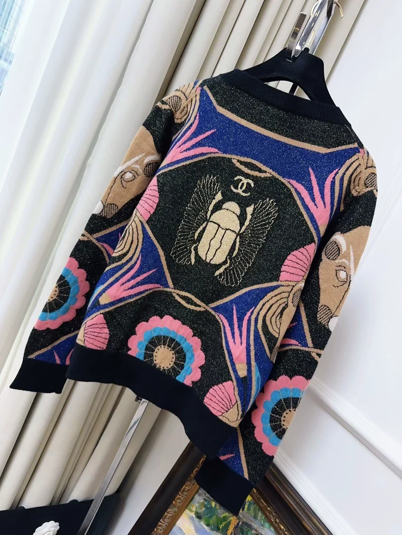 Chanel 19A Black and Pink Scarab Cashmere Sweater - Image 2