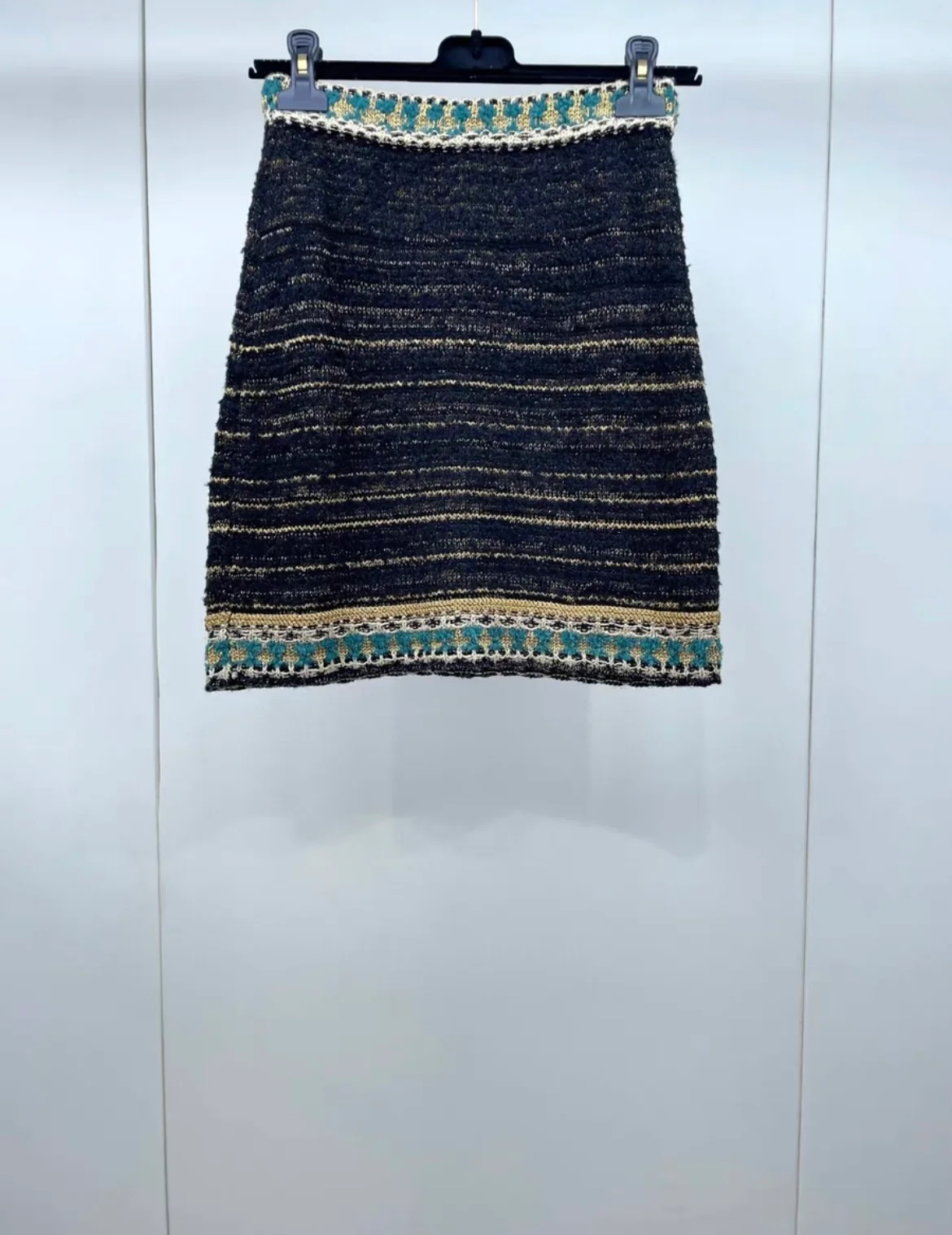 CHANEL 19A EGYPT RUNWAY BLACK BEIGE GREEN GOLD KNIT MINI SKIRT Size 34 - Image 3