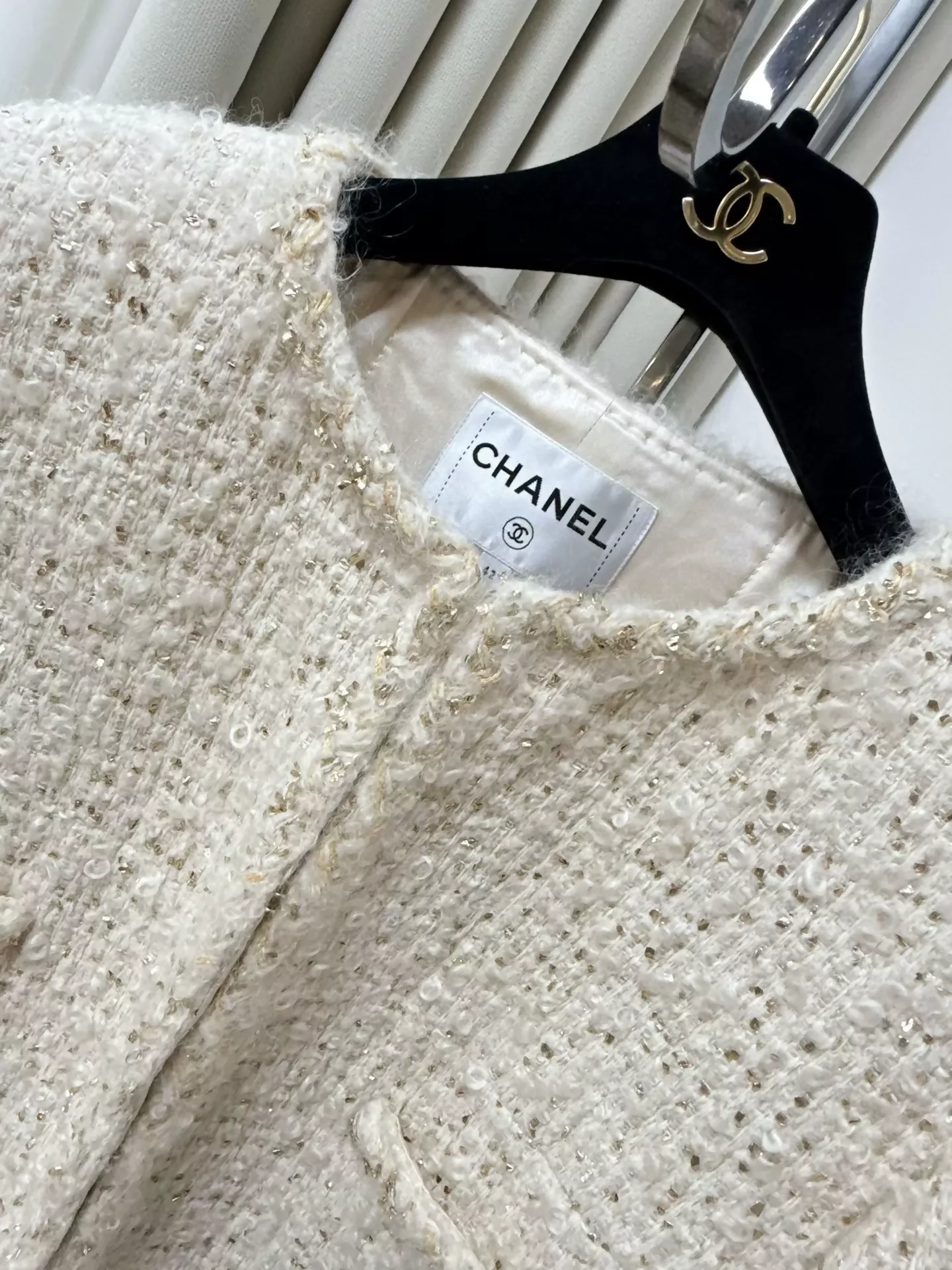 Chanel 19A ecru tweed jacket - Image 2