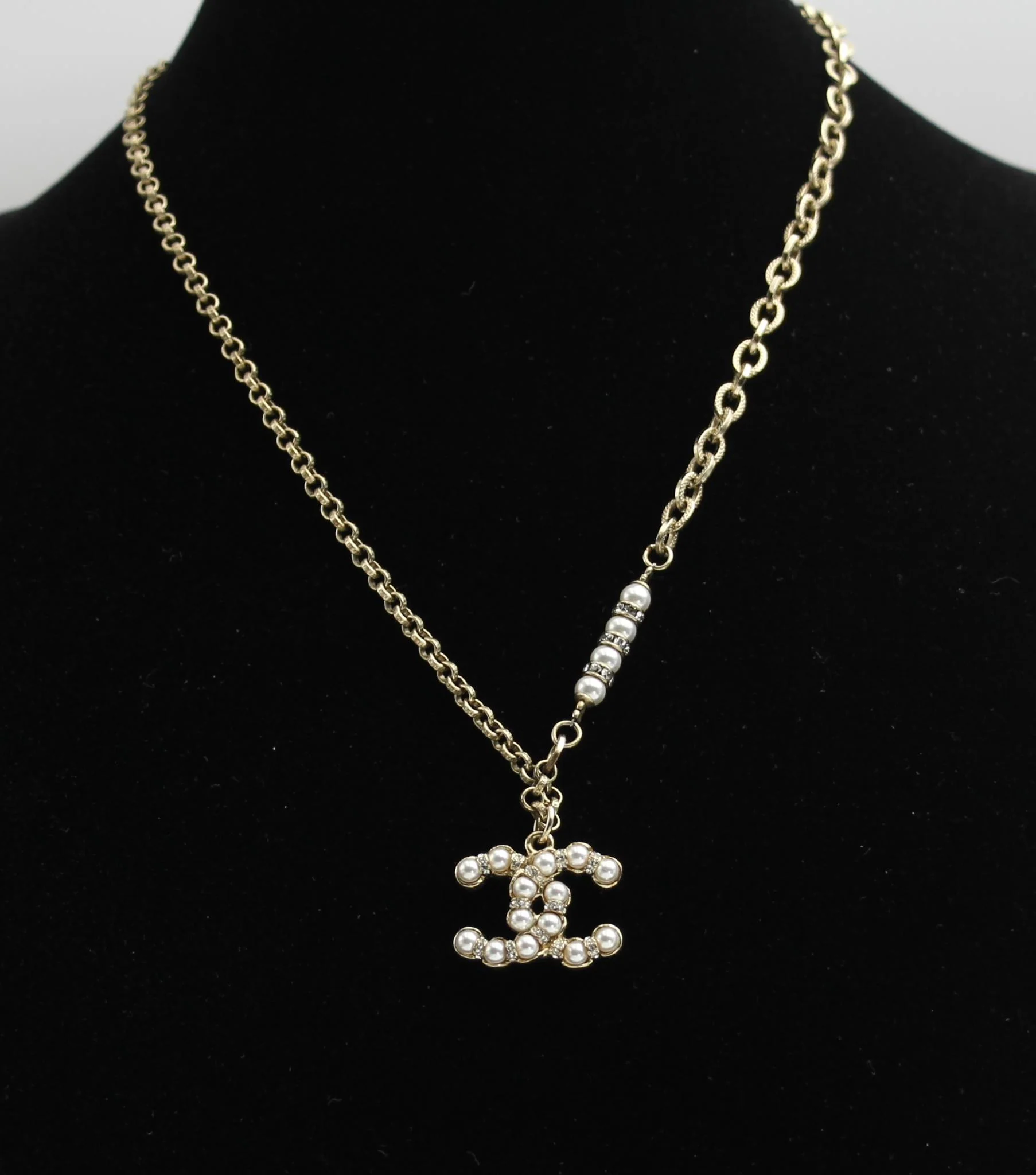 Chanel 19A Imitation Pearl Adjustable Buckle Two-Wear Long And Short Necklace - Image 3