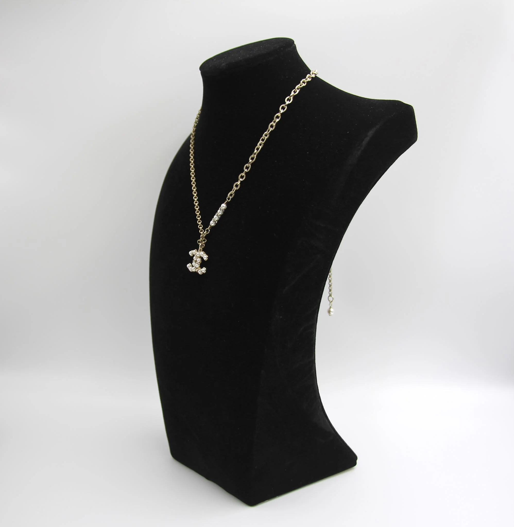 Chanel 19A Imitation Pearl Adjustable Buckle Two-Wear Long And Short Necklace - Image 5
