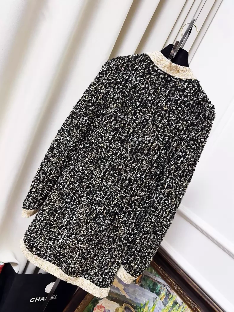 Chanel 19A tweed Egyptian gold thread knit cardigan - Image 2