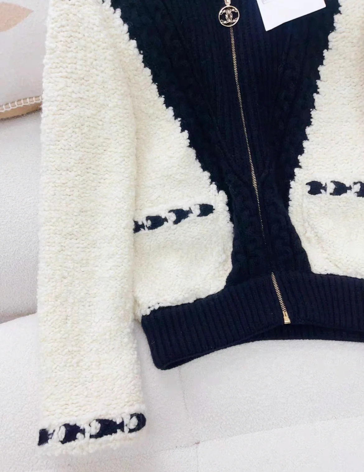 Chanel 19B Black & white shearling jacket size 34 - Image 4