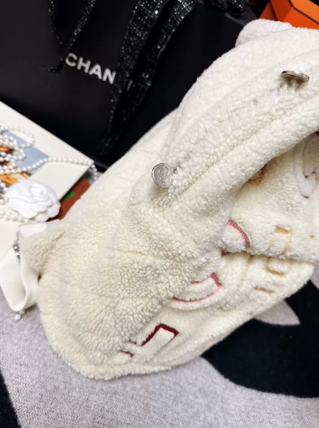 Chanel 19b shearling backpack - Image 3
