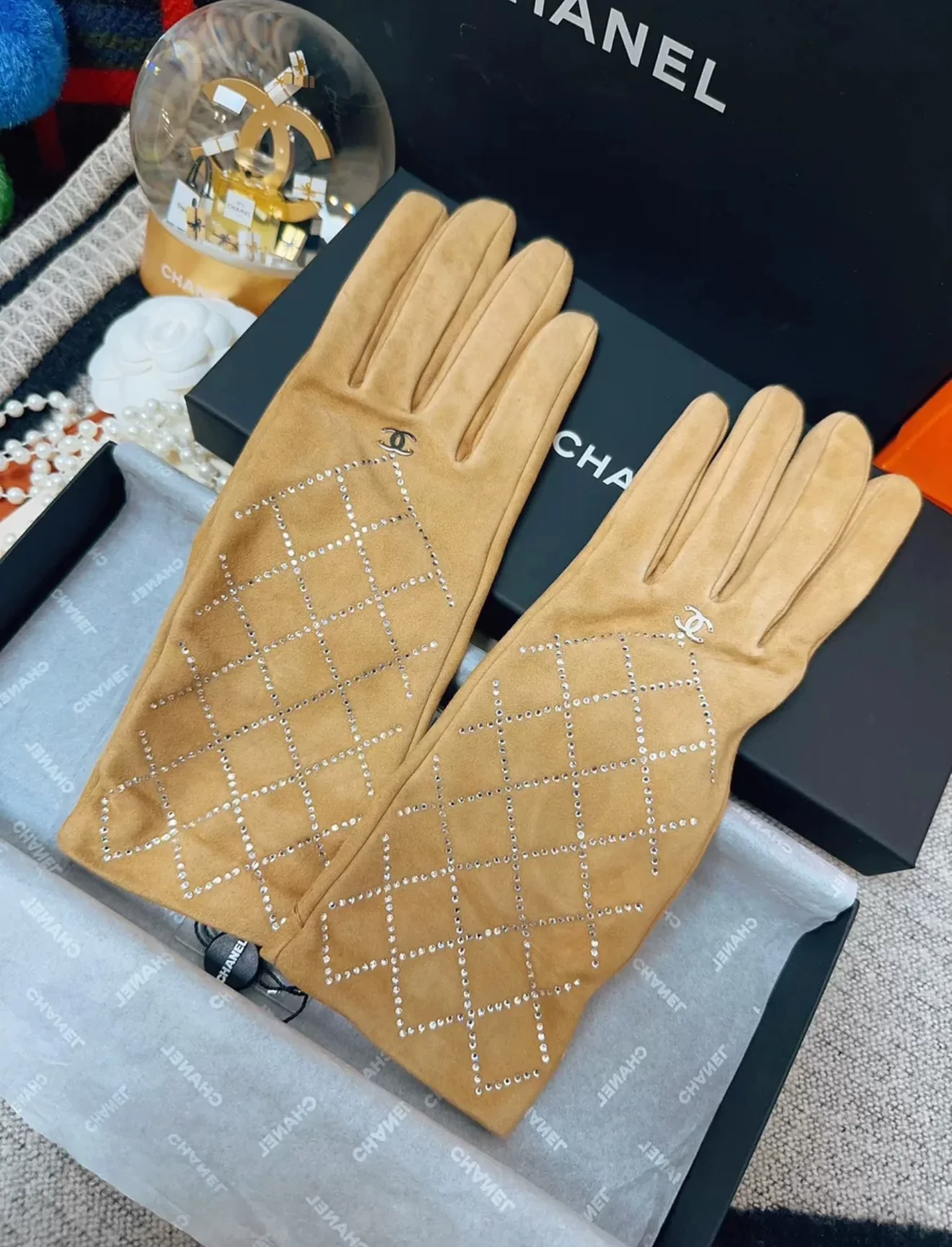 Chanel 19B Suede brown gloves