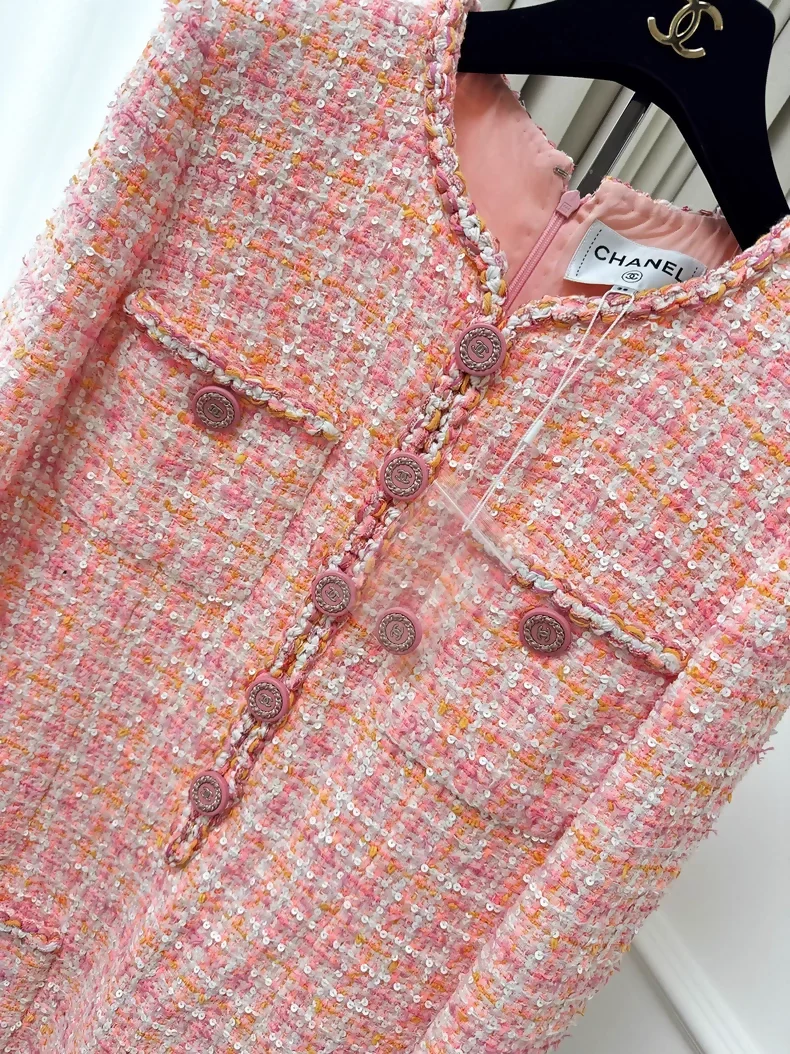 Chanel 19C pink and white sequined dress with orange plaid woven pattern - Image 3