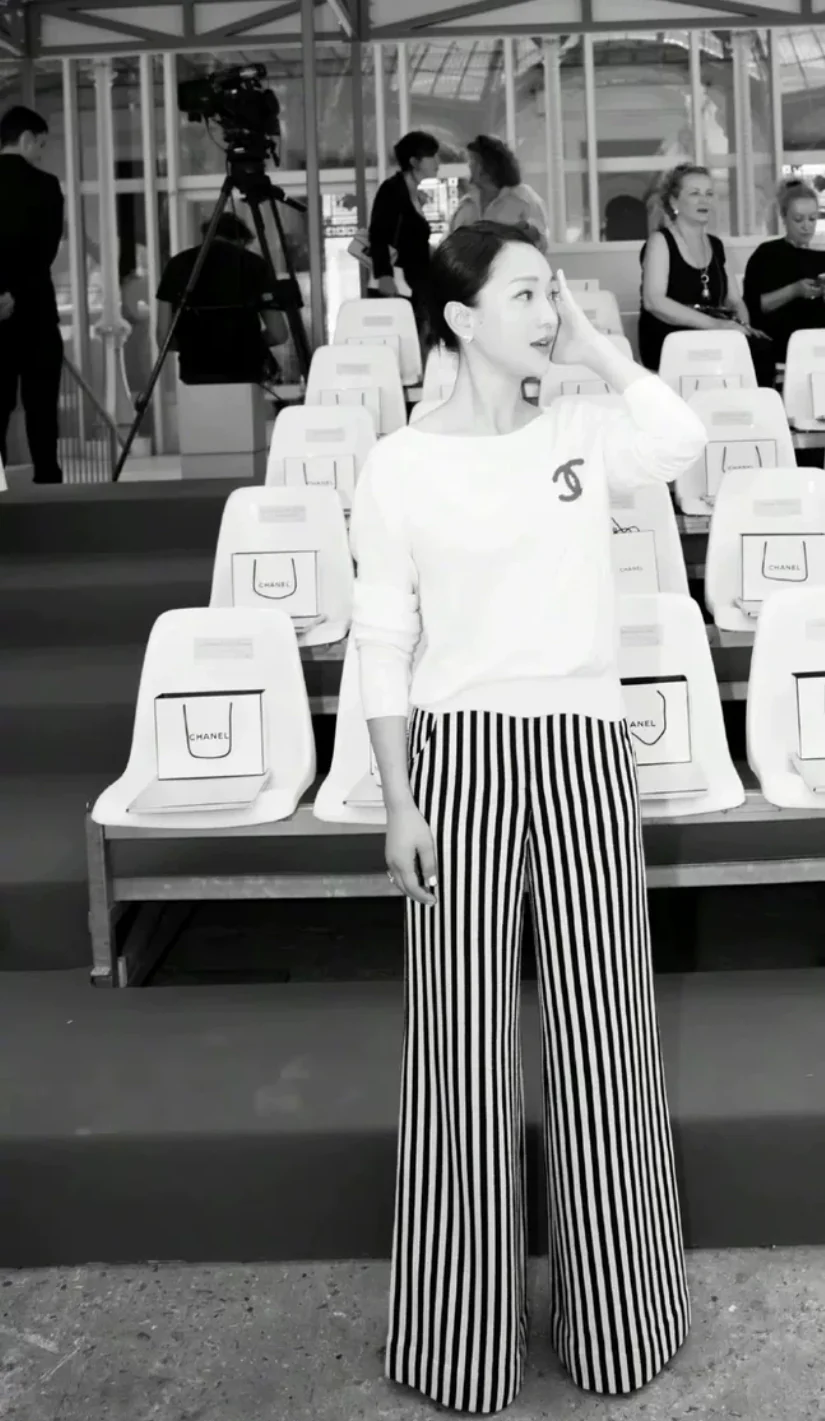 Chanel 19C Pants in Black & White striped wool size 38 - Image 4