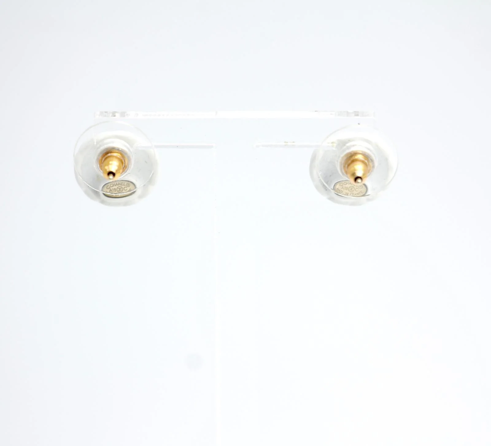 Chanel 19C Resin White Round Earrings - Image 10