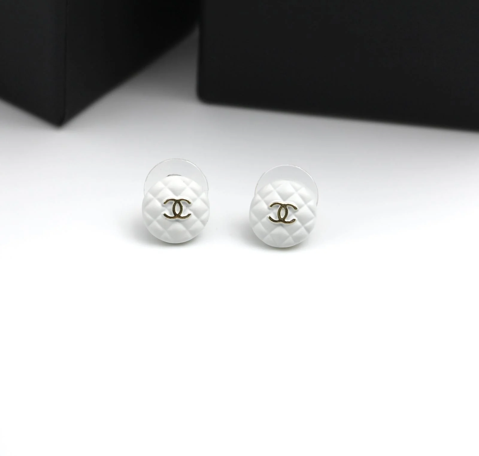Chanel 19C Resin White Round Earrings - Image 6