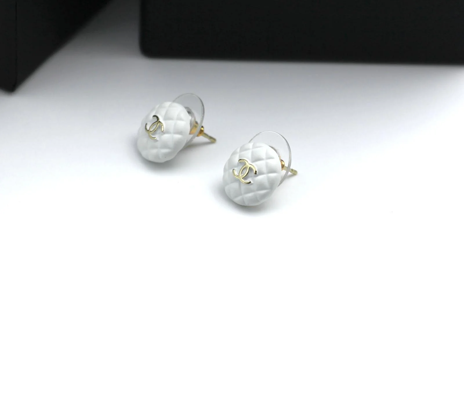 Chanel 19C Resin White Round Earrings - Image 7