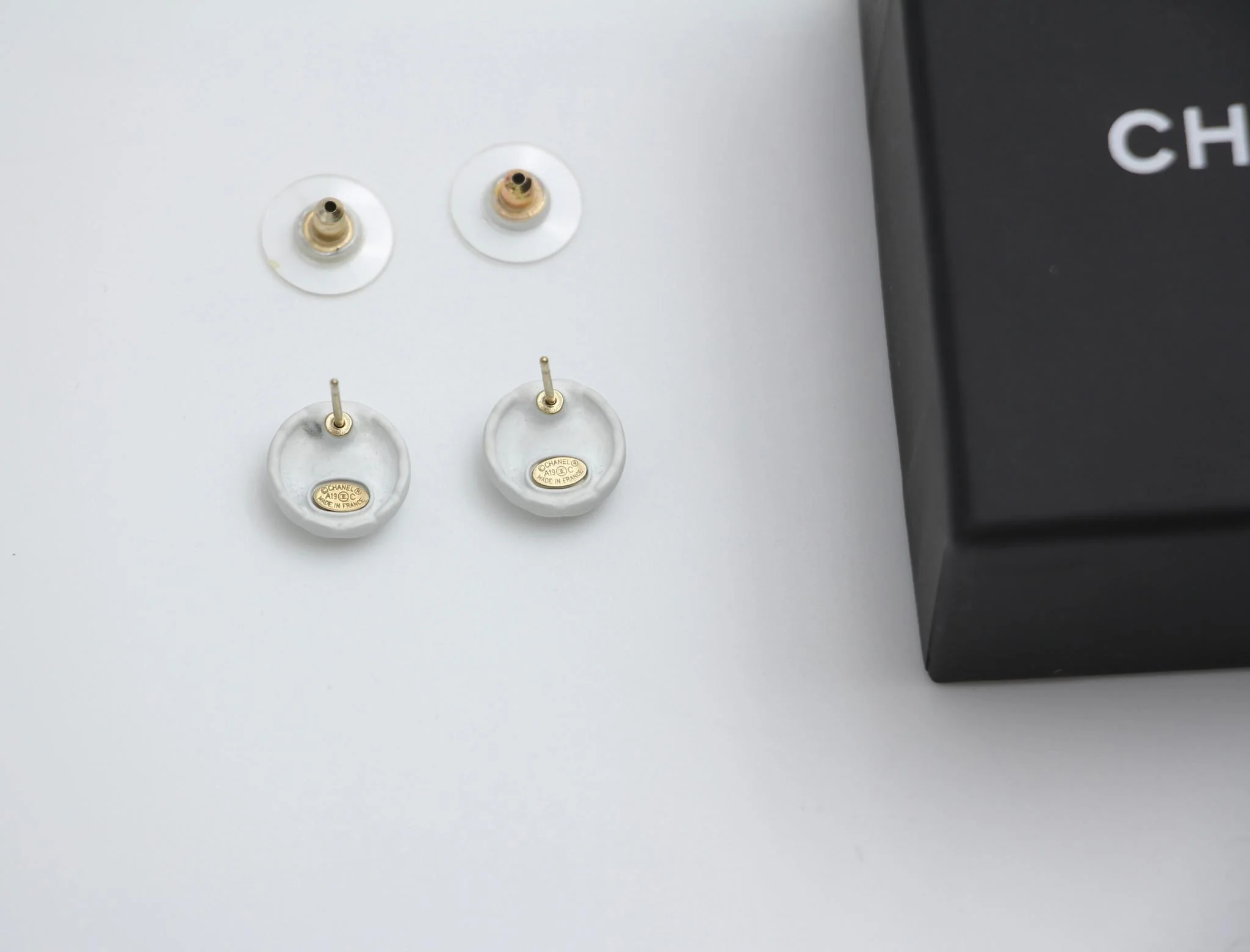 Chanel 19C White Resin Cc Logo Stud Earrings - Image 12