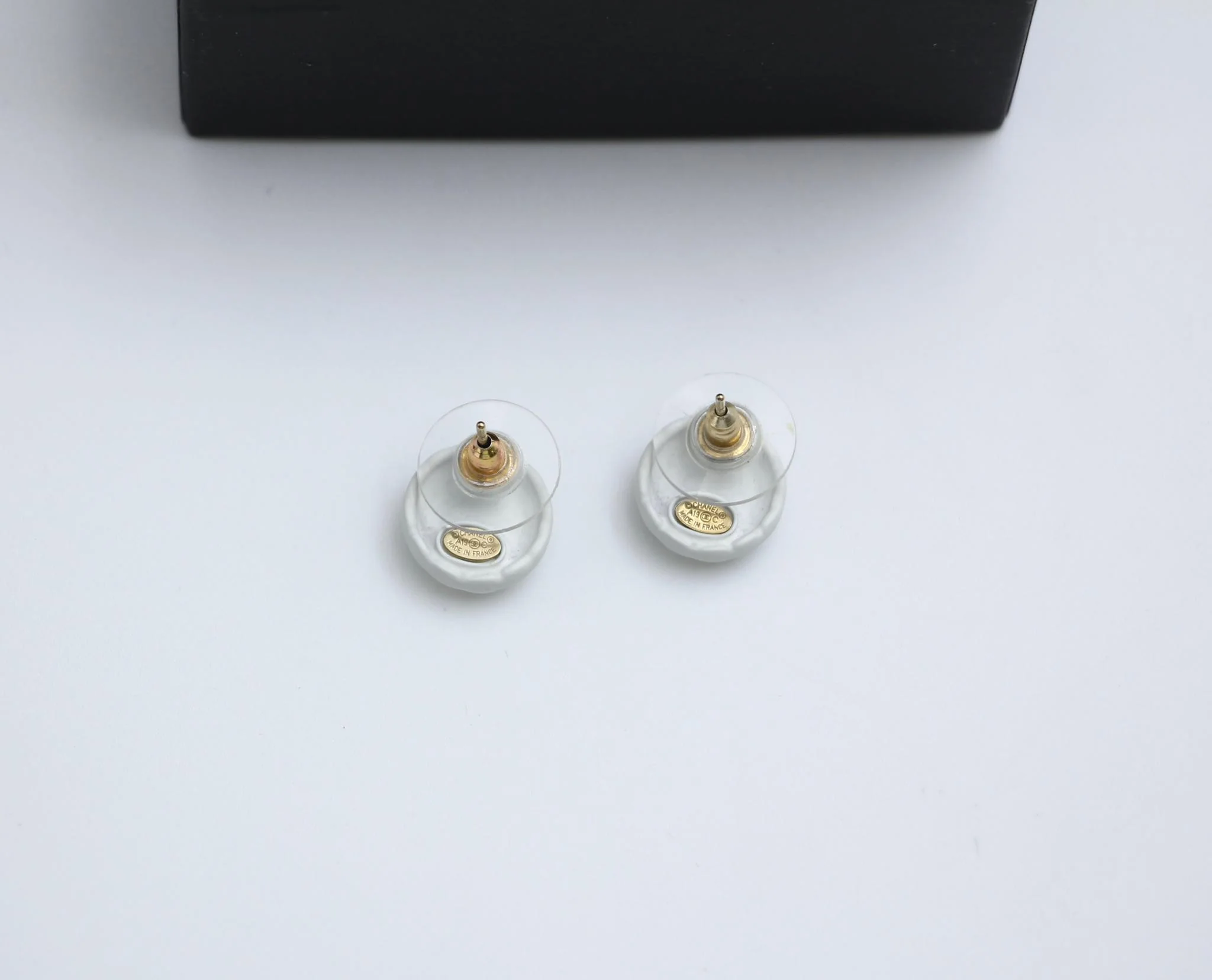 Chanel 19C White Resin Cc Logo Stud Earrings - Image 13