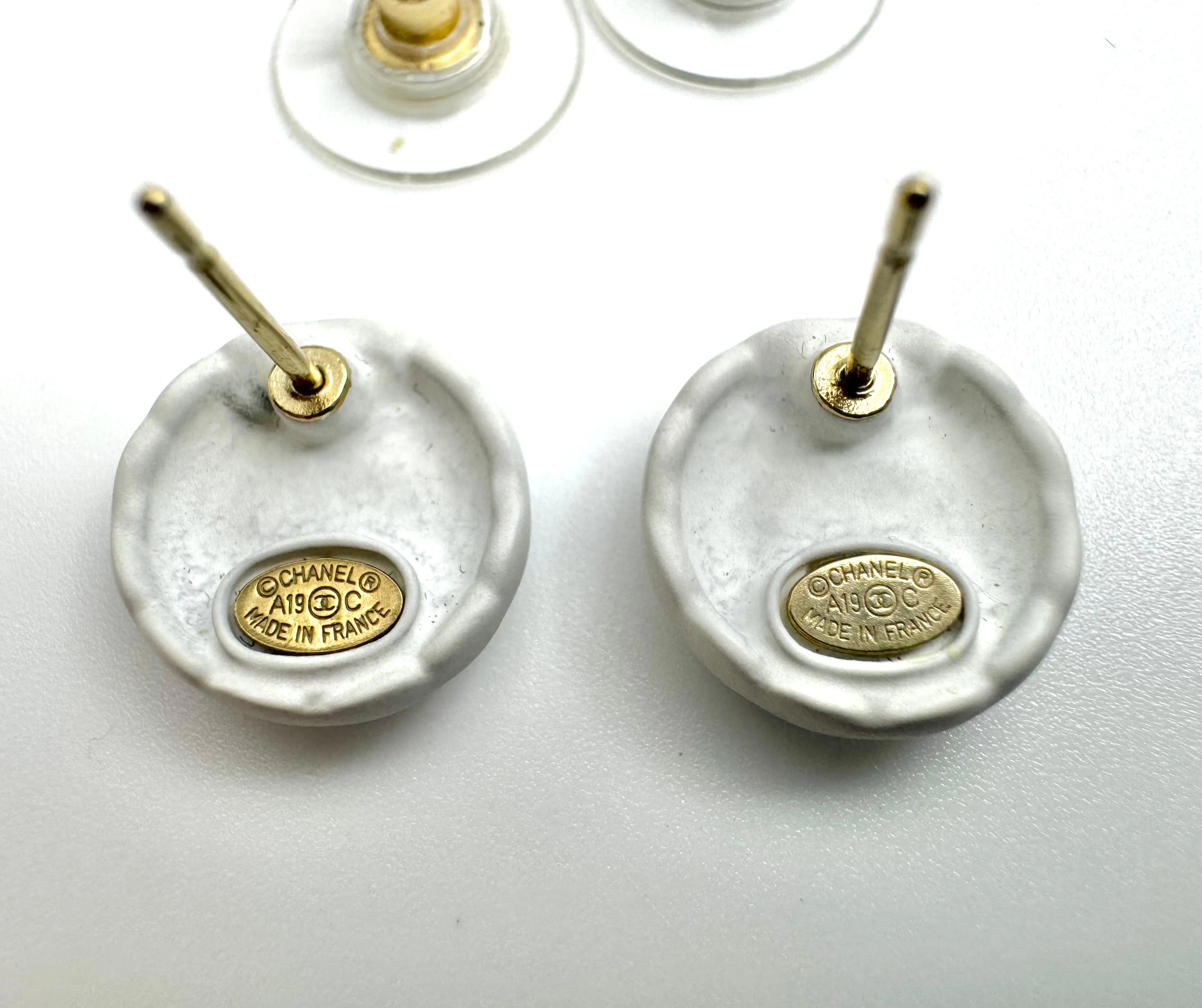 Chanel 19C White Resin Cc Logo Stud Earrings - Image 14