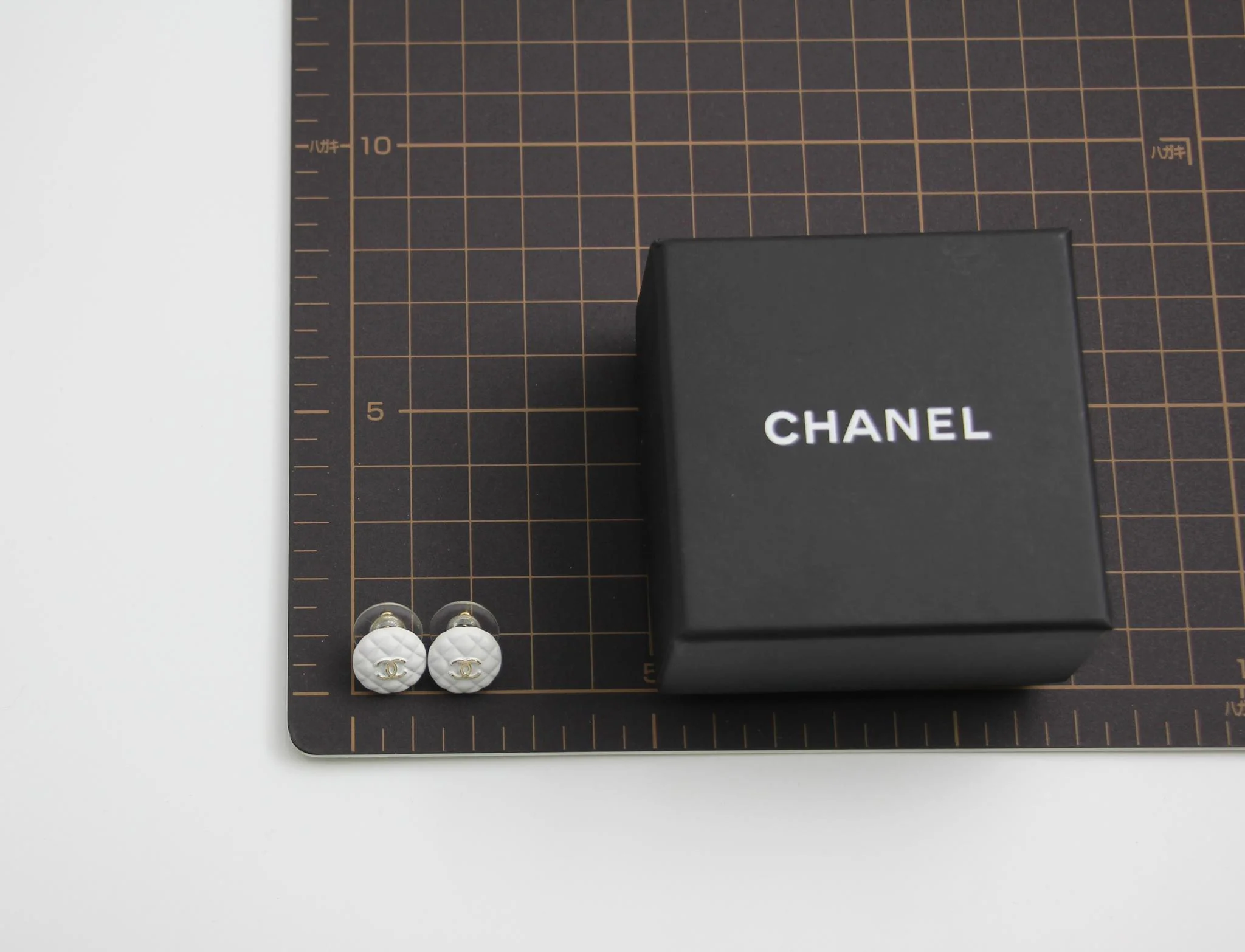 Chanel 19C White Resin Cc Logo Stud Earrings - Image 15