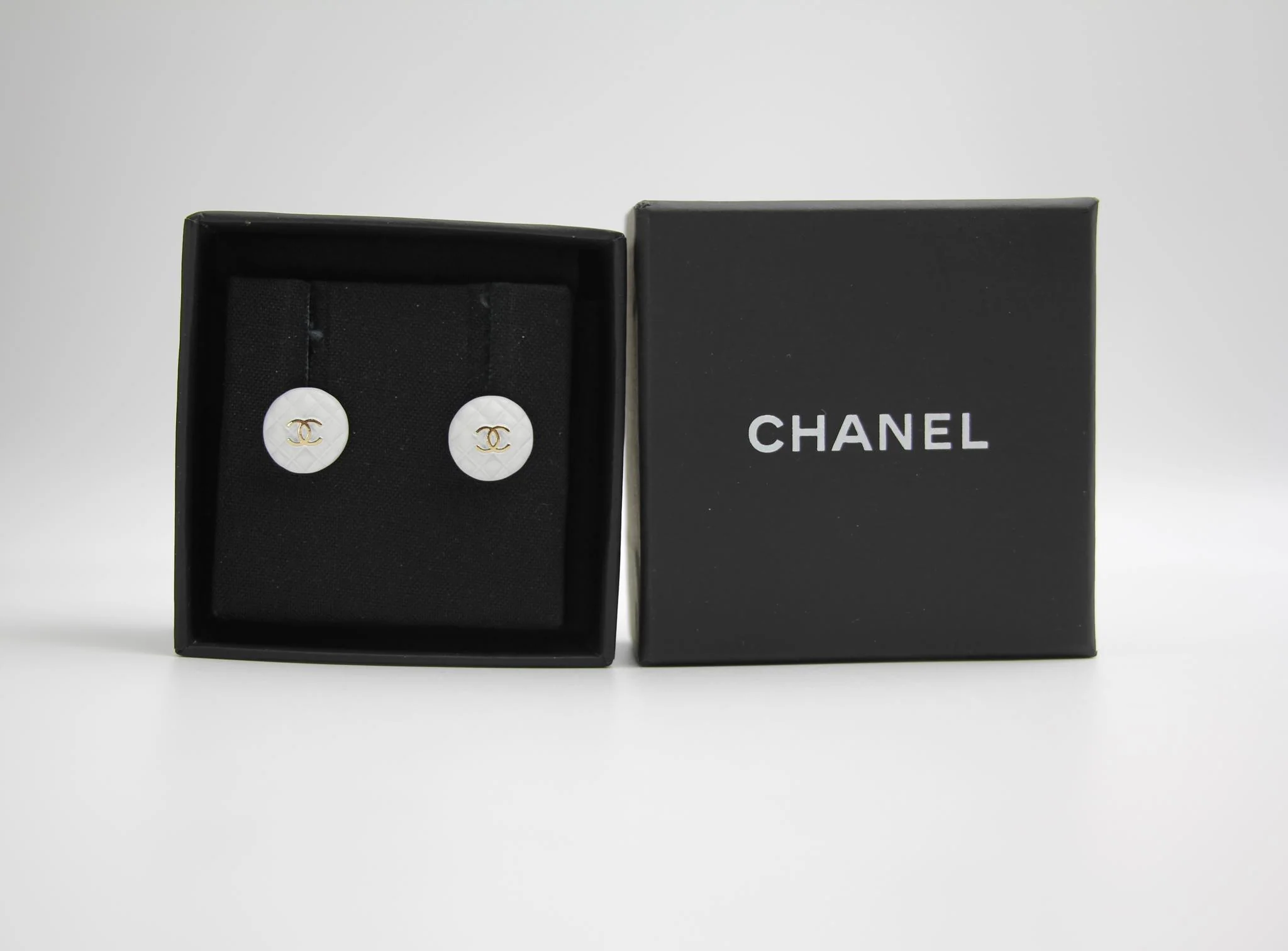 Chanel 19C White Resin Cc Logo Stud Earrings - Image 2